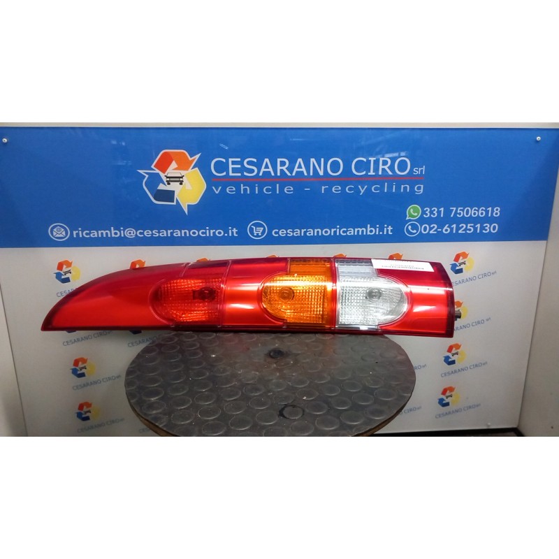 FANALE POST. P/PORTA POST. A BATTENTI DX. 123 RENAULT KANGOO (04/03-03/09) D4FF7 8200150625