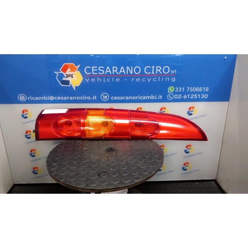 FANALE POST. P/PORTA POST. A BATTENTI SX. 124 RENAULT KANGOO (04/03-03/09) D4FF7 8200150623