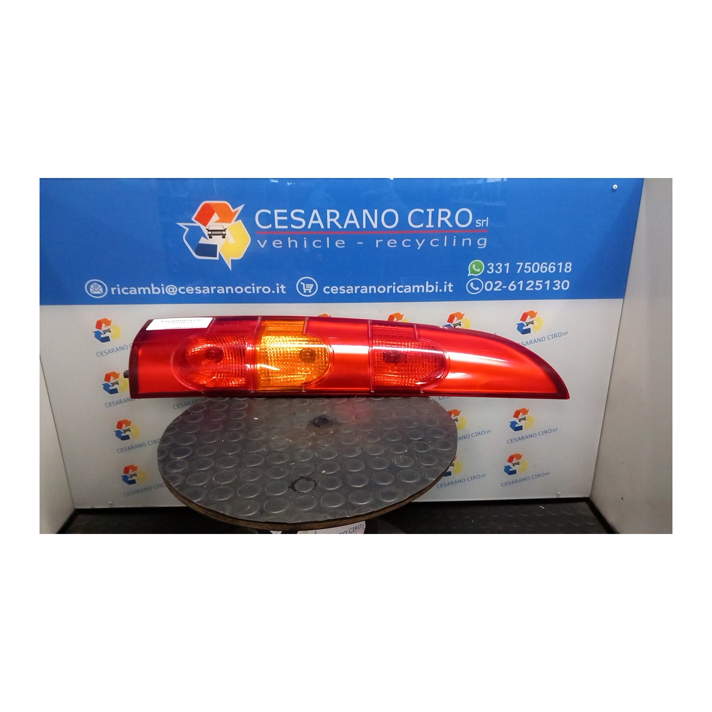 FANALE POST. P/PORTA POST. A BATTENTI SX. 124 RENAULT KANGOO (04/03-03/09) D4FF7 8200150623