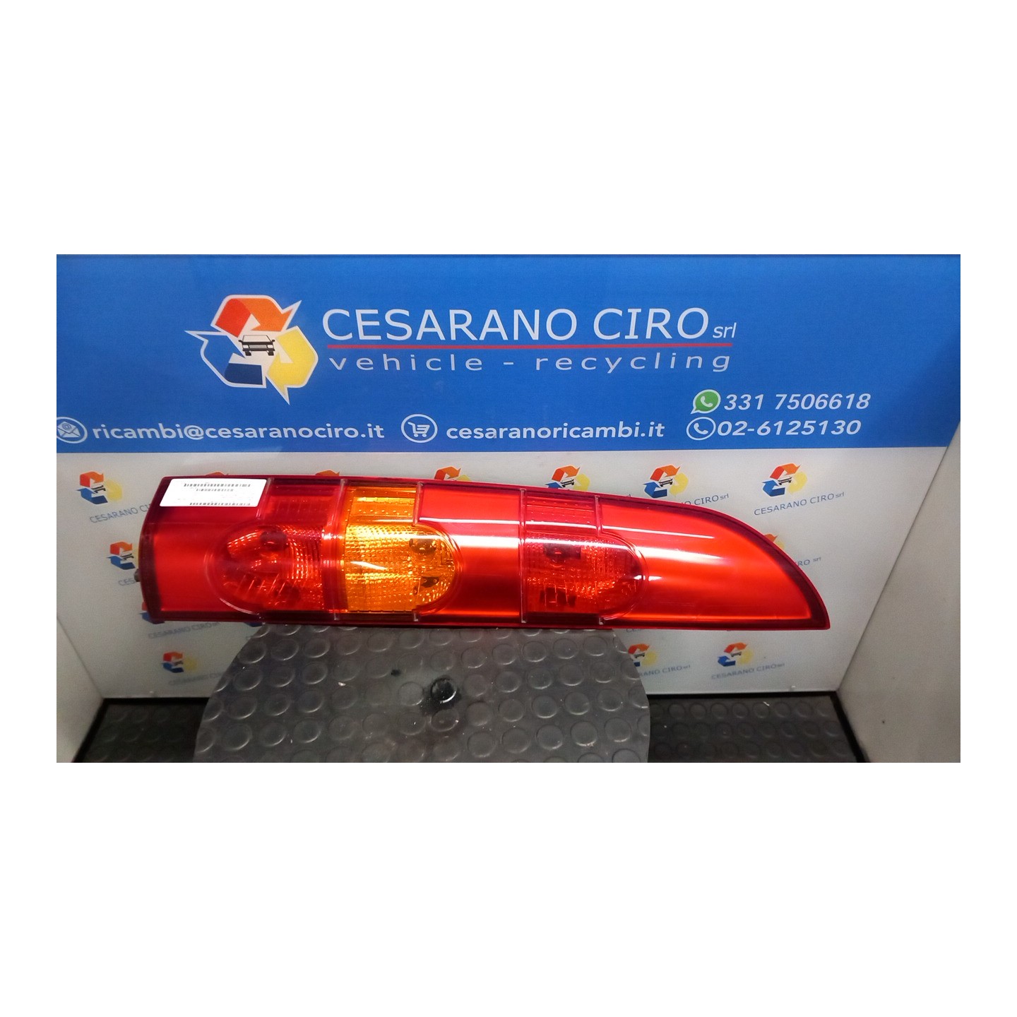 FANALE POST. P/PORTA POST. A BATTENTI SX. 124 RENAULT KANGOO (04/03-03/09) D4FF7 8200150623