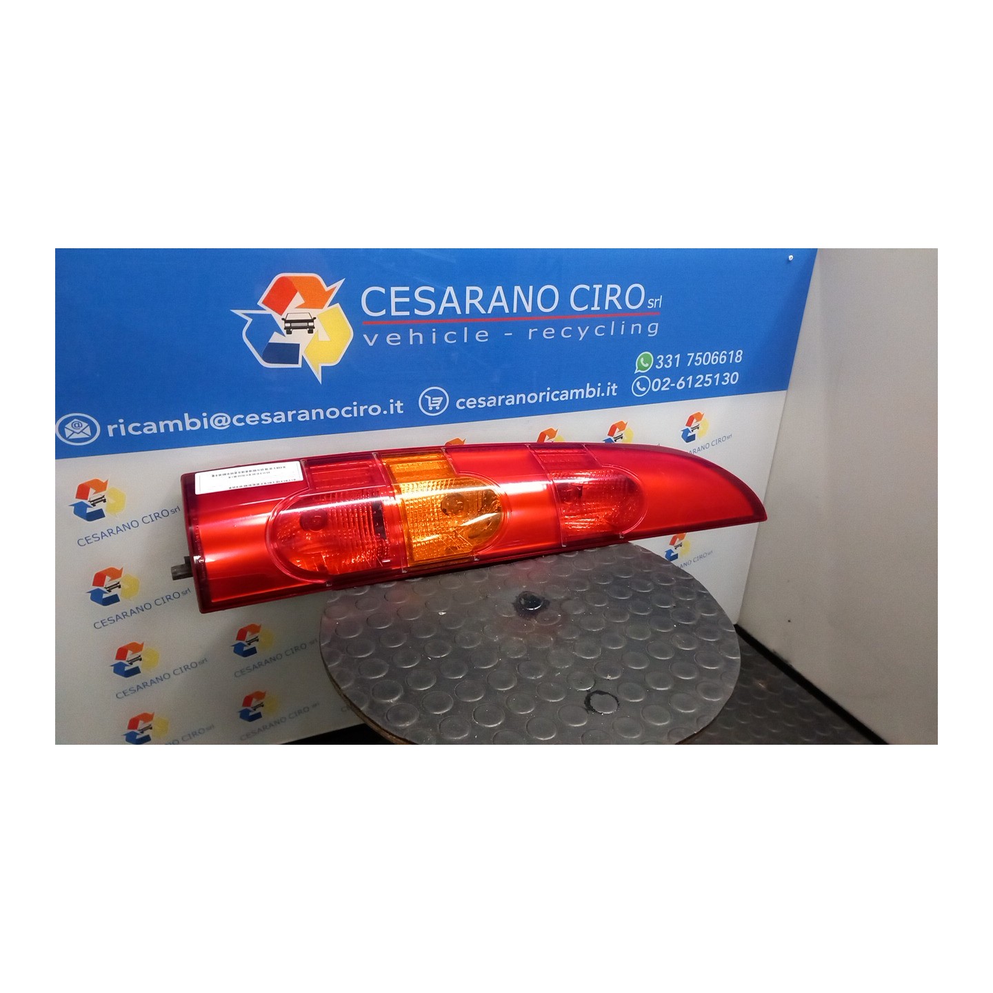 FANALE POST. P/PORTA POST. A BATTENTI SX. 124 RENAULT KANGOO (04/03-03/09) D4FF7 8200150623