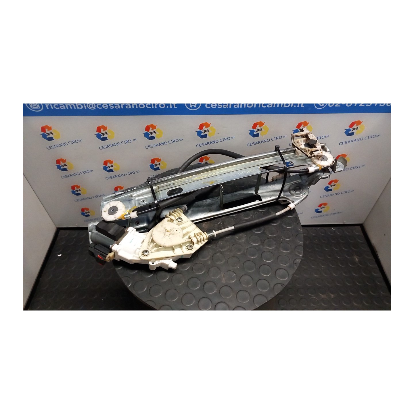 ALZACRISTALLO ELETTR. PORTA ANT. SX. 011 DODGE CALIBER (05/06-) BWD K05179943AA