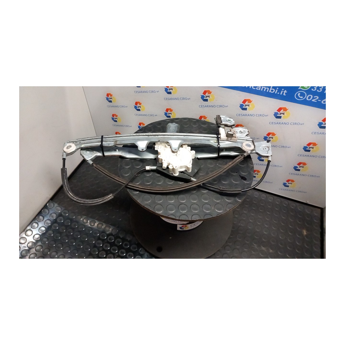 ALZACRISTALLO ELETTR. PORTA ANT. 01-06 C/MOTORINO DX. 032 MITSUBISHI COLT (06/04-12/09) 135930 5713A072