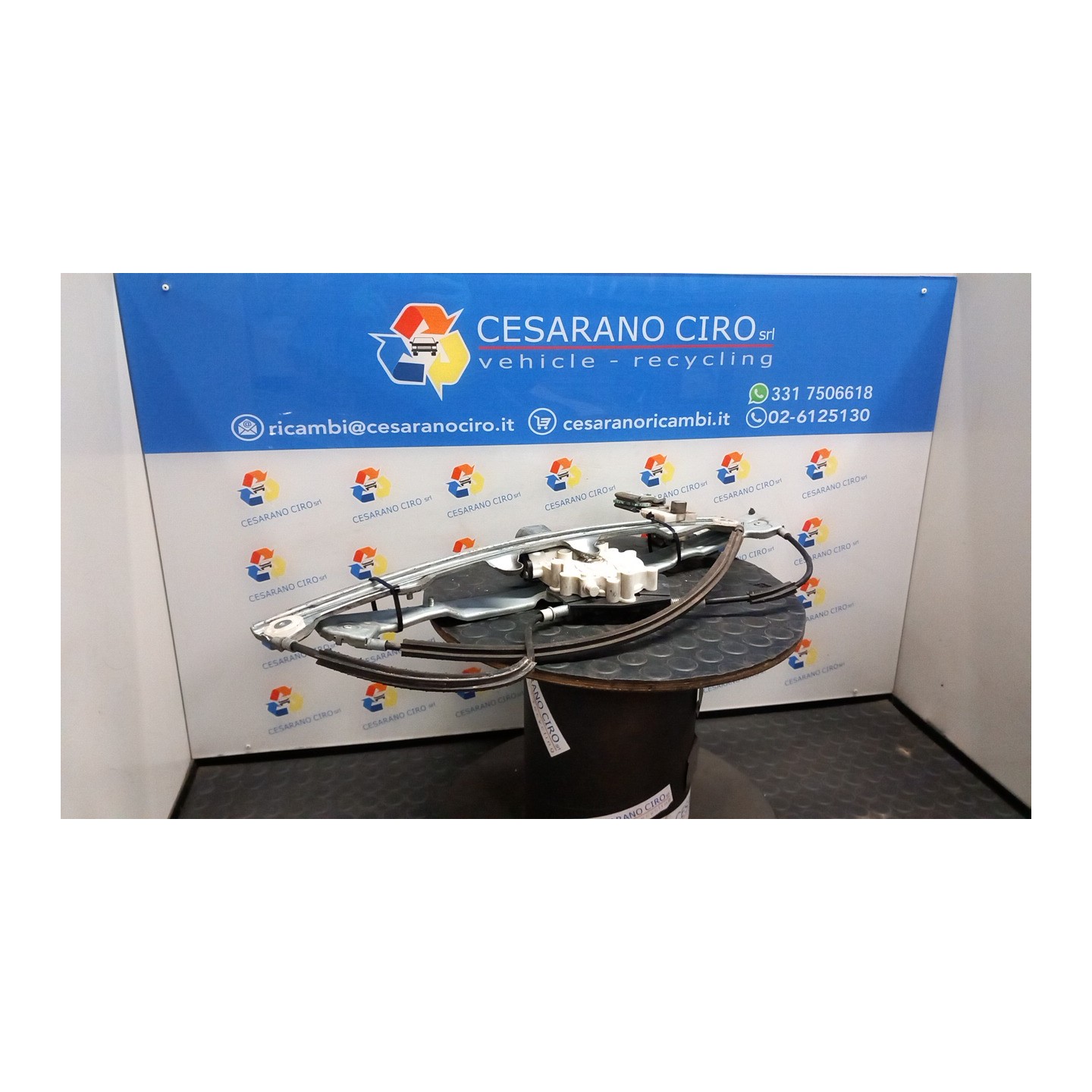 ALZACRISTALLO ELETTR. PORTA ANT. 01-06 C/MOTORINO DX. 032 MITSUBISHI COLT (06/04-12/09) 135930 5713A072