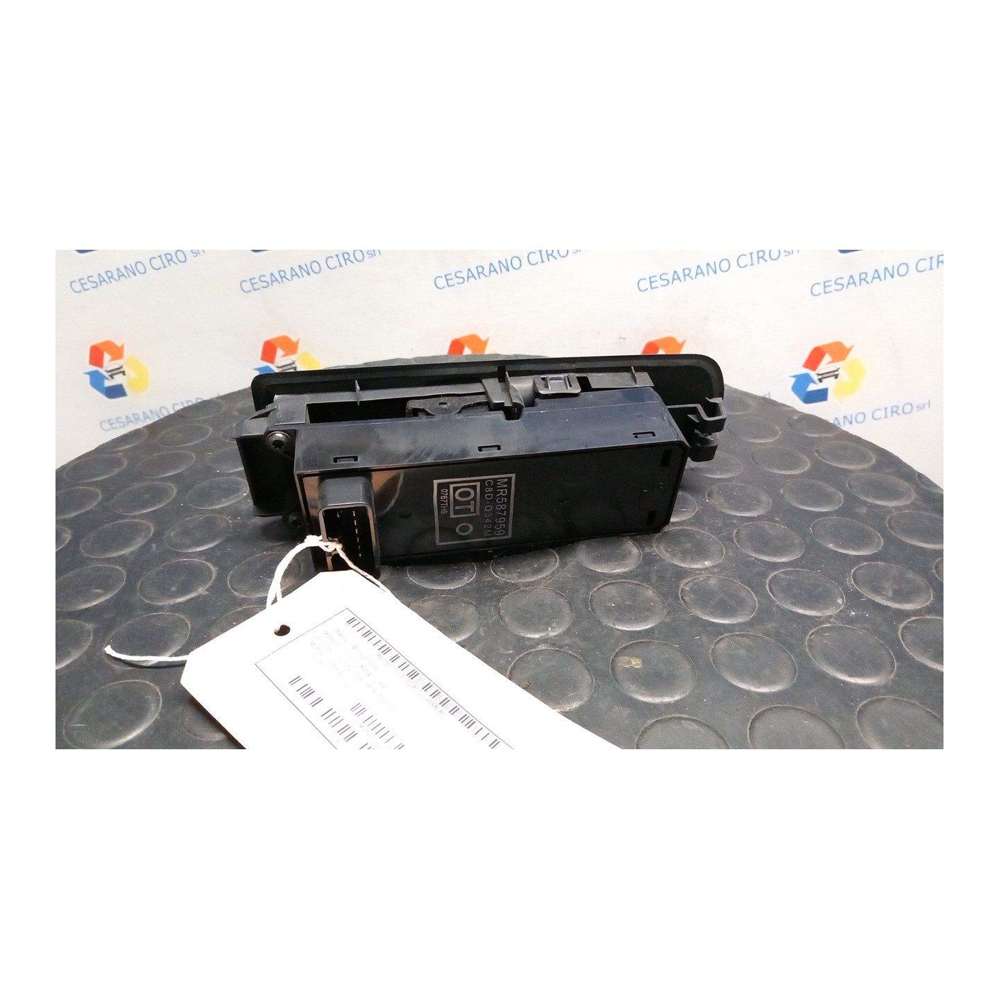 BLOCCO COMANDI ALZACRISTALLI 038 MITSUBISHI COLT (06/04-12/09) 135930 MR587477