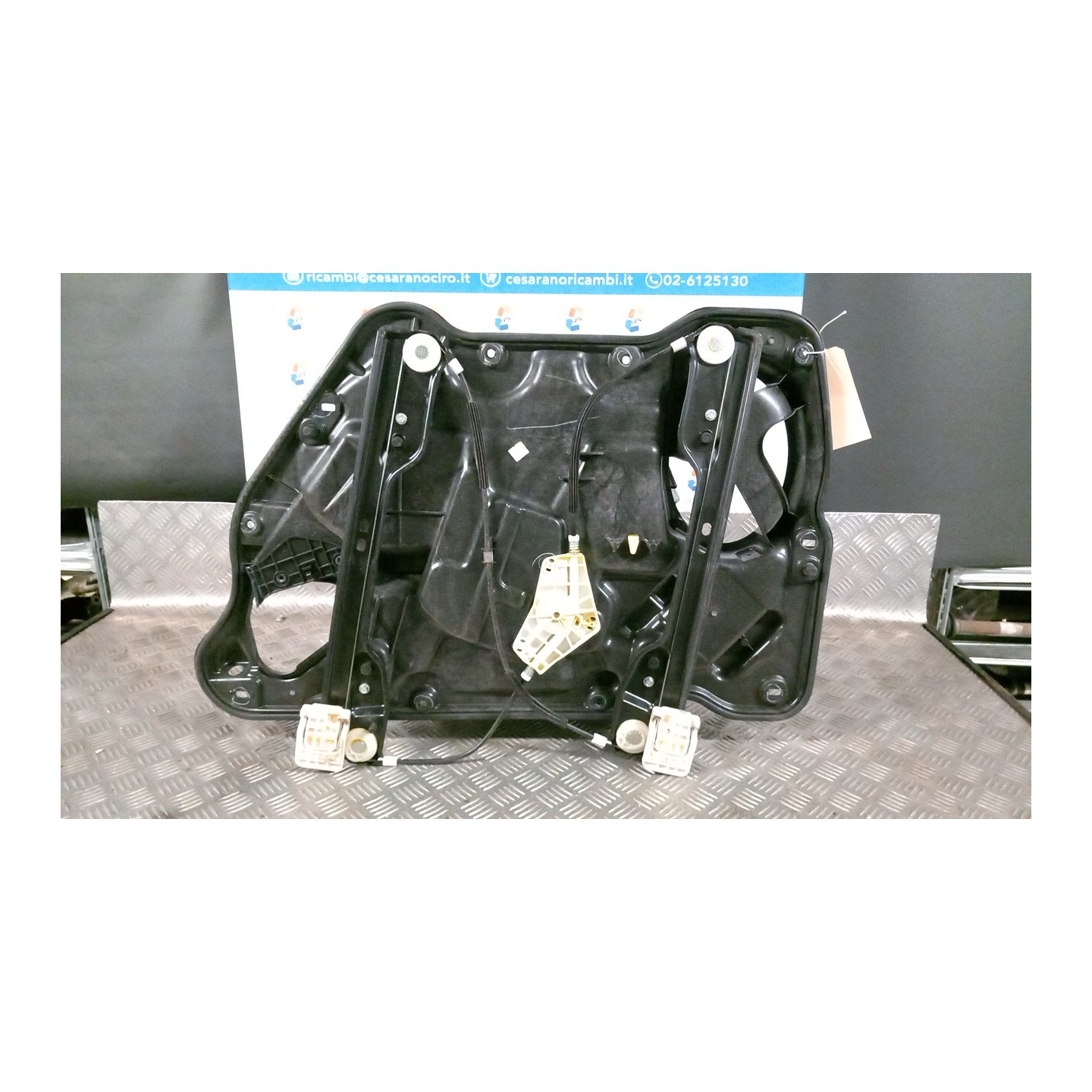 ALZACRISTALLO ELETTR. PORTA ANT. SX. 083 FIAT FREEMONT (24) (04/11-) 939B5000 K68043735AA