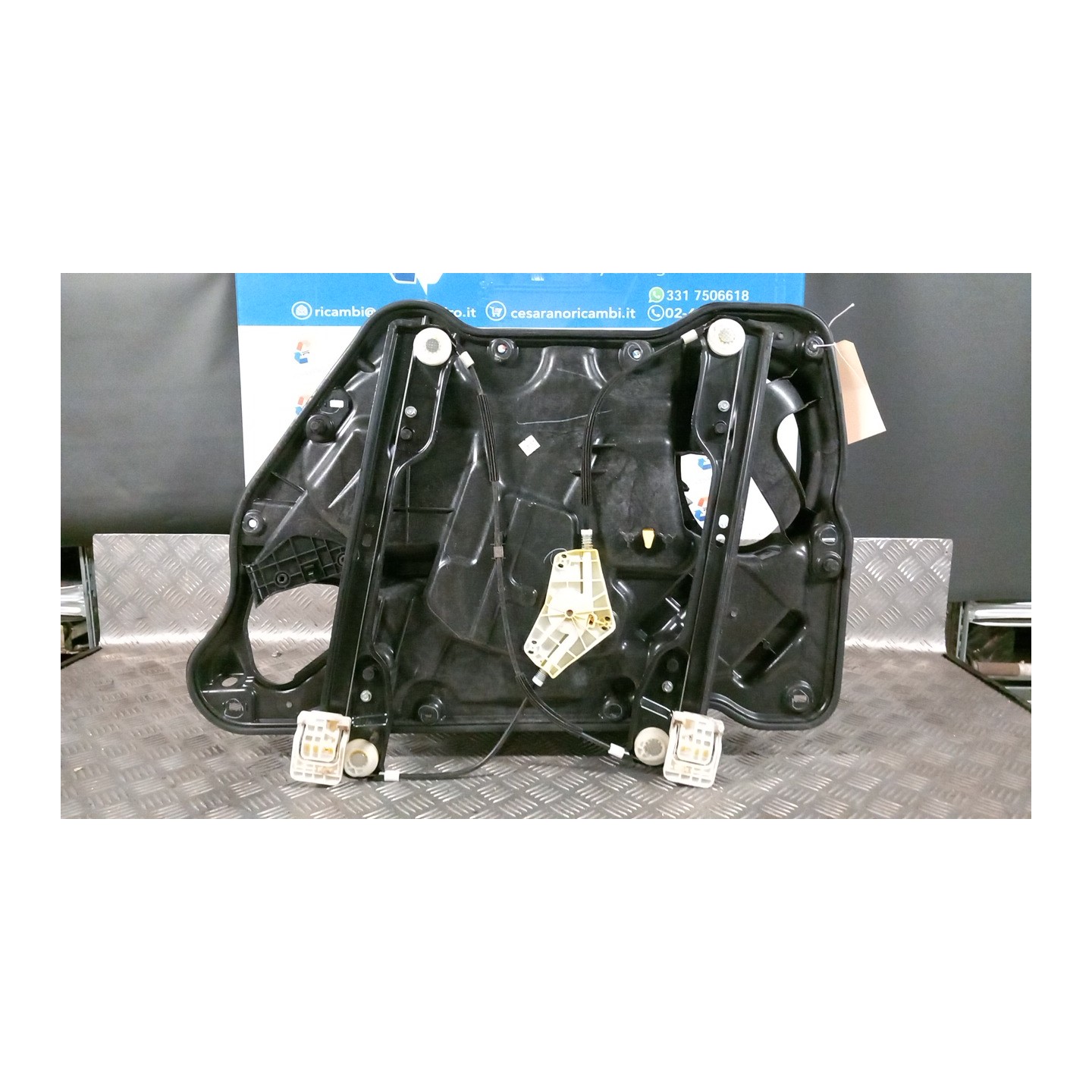 ALZACRISTALLO ELETTR. PORTA ANT. SX. 083 FIAT FREEMONT (24) (04/11-) 939B5000 K68043735AA
