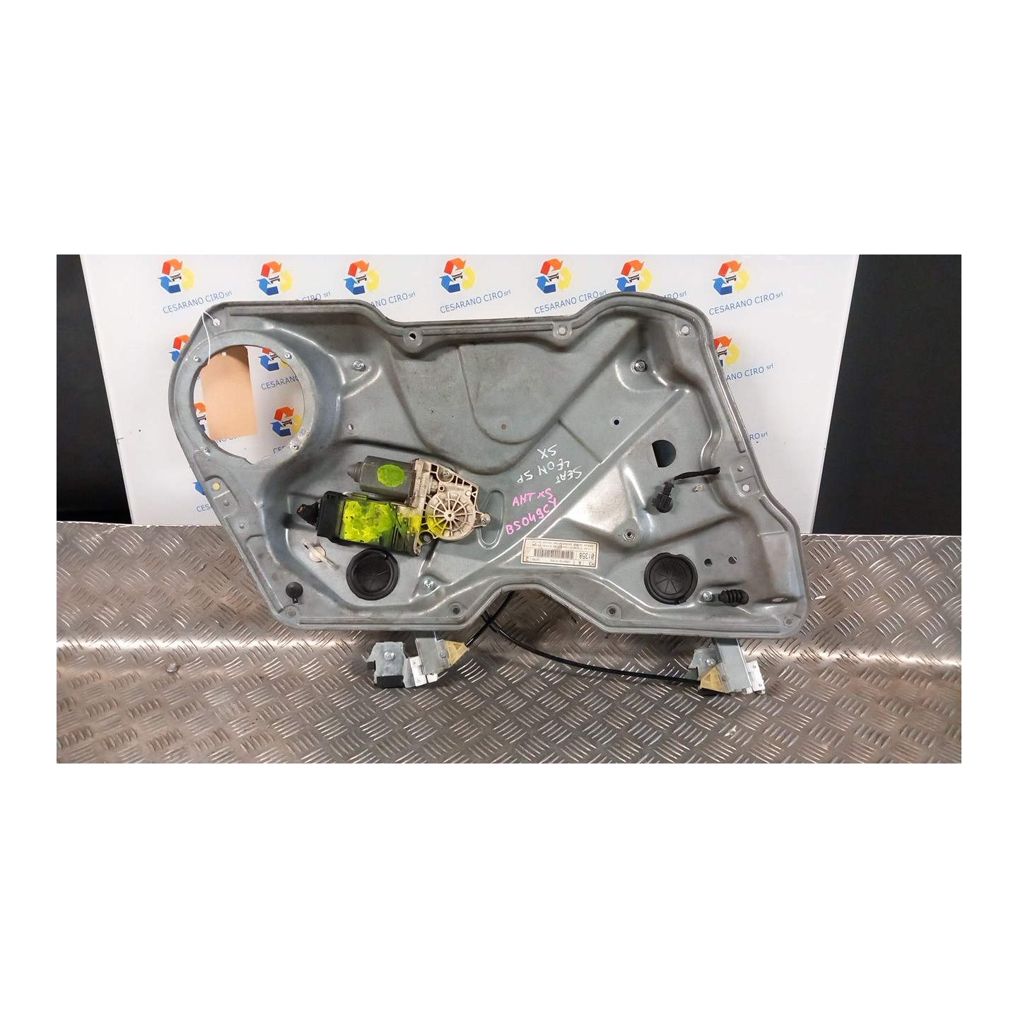 ALZACRISTALLO ELETTR. PORTA ANT. SX. 152 SEAT LEON (1M) (12/99-02/06) AUS 1M0837461