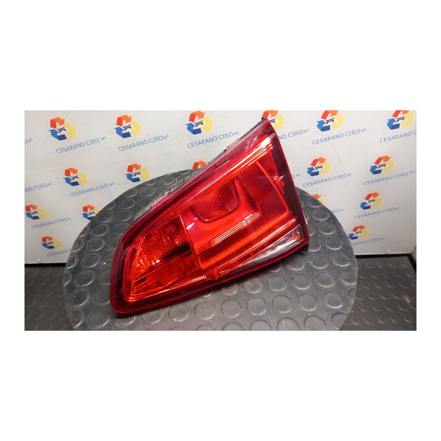 FANALE POST. PARTE INT. DX. 132 VOLKSWAGEN GOLF (10/12-) CXX 5G0945094AC