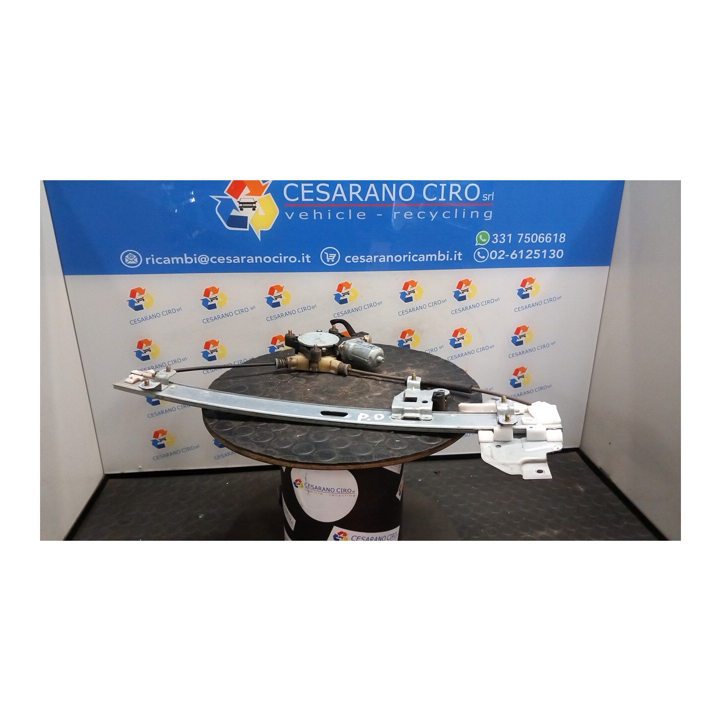 ALZACRISTALLO ELETTR. PORTA POST. C/MOTORINO DX. 060 KIA CARNIVAL 2A SERIE (06/06-) J3 834024D000