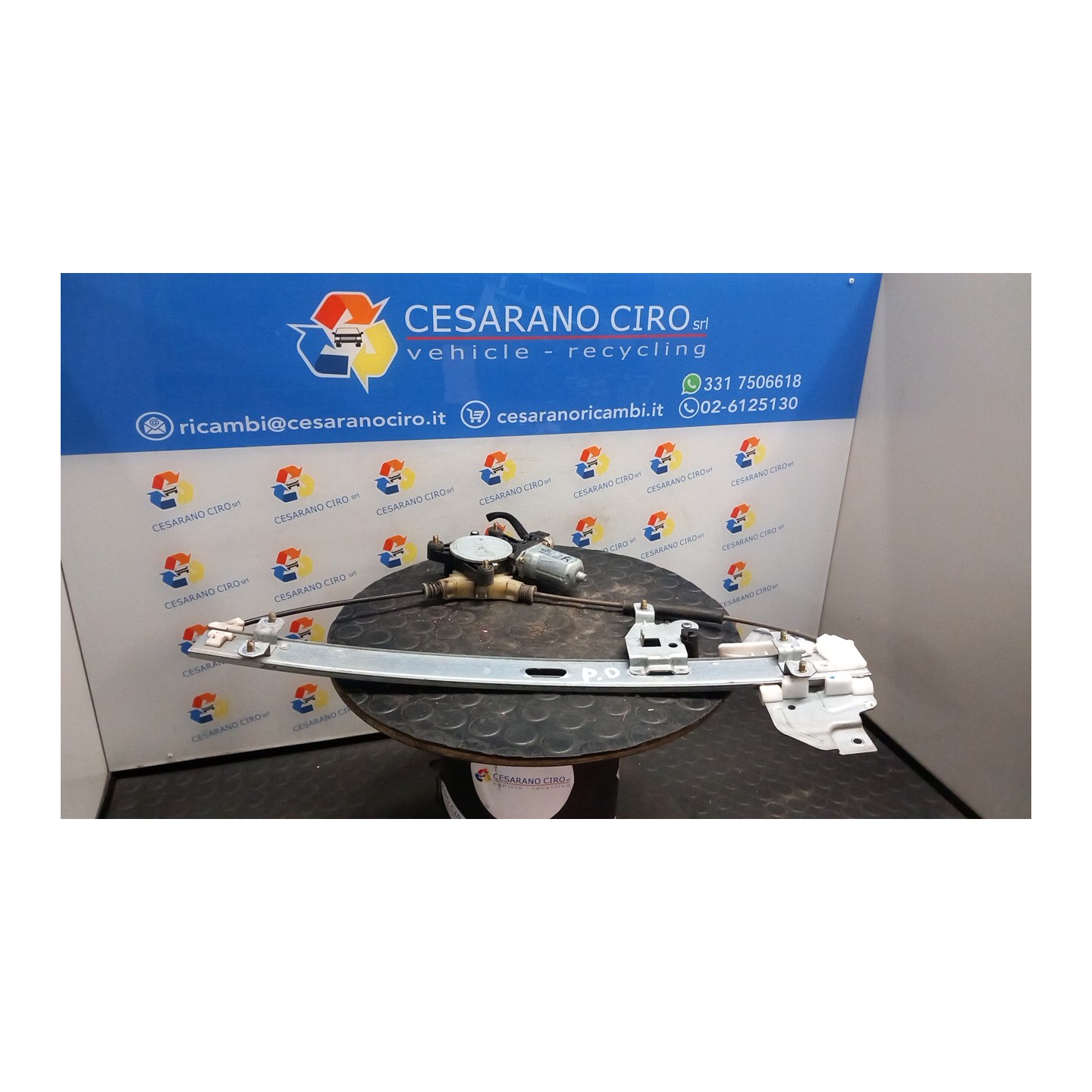 ALZACRISTALLO ELETTR. PORTA POST. C/MOTORINO DX. 060 KIA CARNIVAL 2A SERIE (06/06-) J3 834024D000