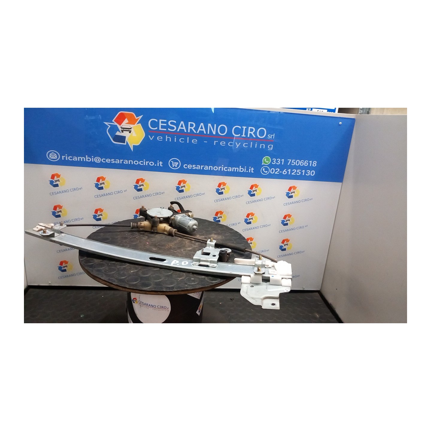 ALZACRISTALLO ELETTR. PORTA POST. C/MOTORINO DX. 060 KIA CARNIVAL 2A SERIE (06/06-) J3 834024D000
