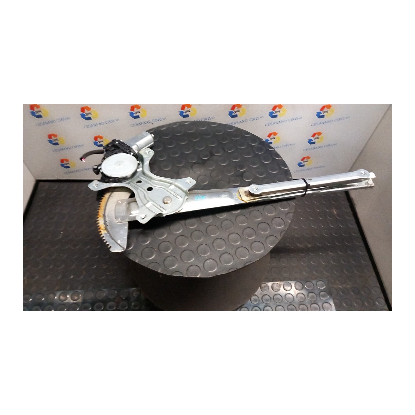 ALZACRISTALLO ELETTR. PORTA ANT. DX. 034 DAIHATSU CUORE (09/07-) 1KR 69801B2090