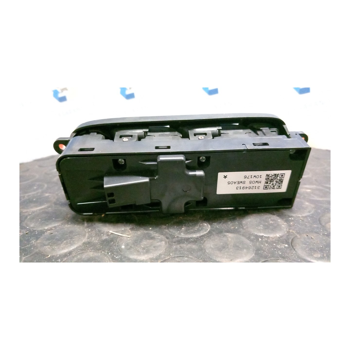 BLOCCO COMANDI ALZACRISTALLI E RETROVISORI EST. 045 VOLVO V50 (02/04-12/12) D4162T 31295120