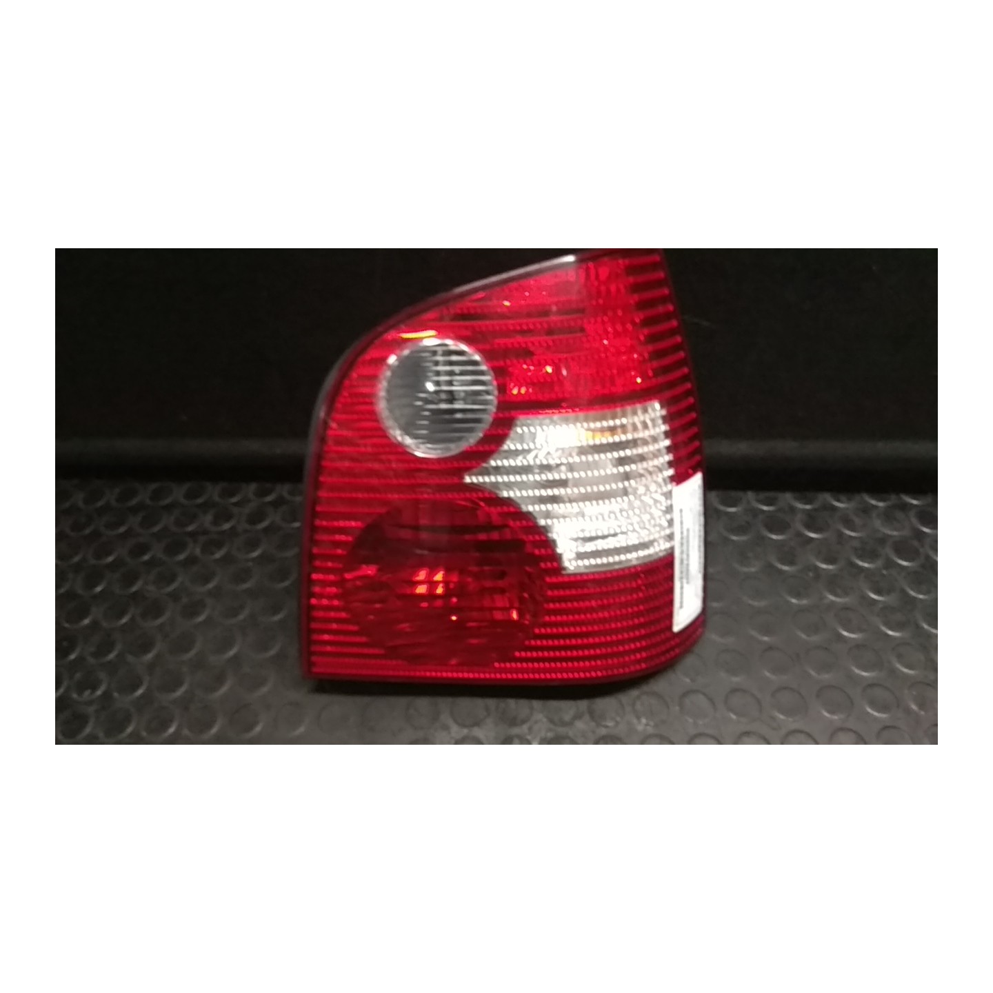FANALE POST. DX. 055 VOLKSWAGEN POLO (9N) (10/01-03/05) AMF 6Q6945096G