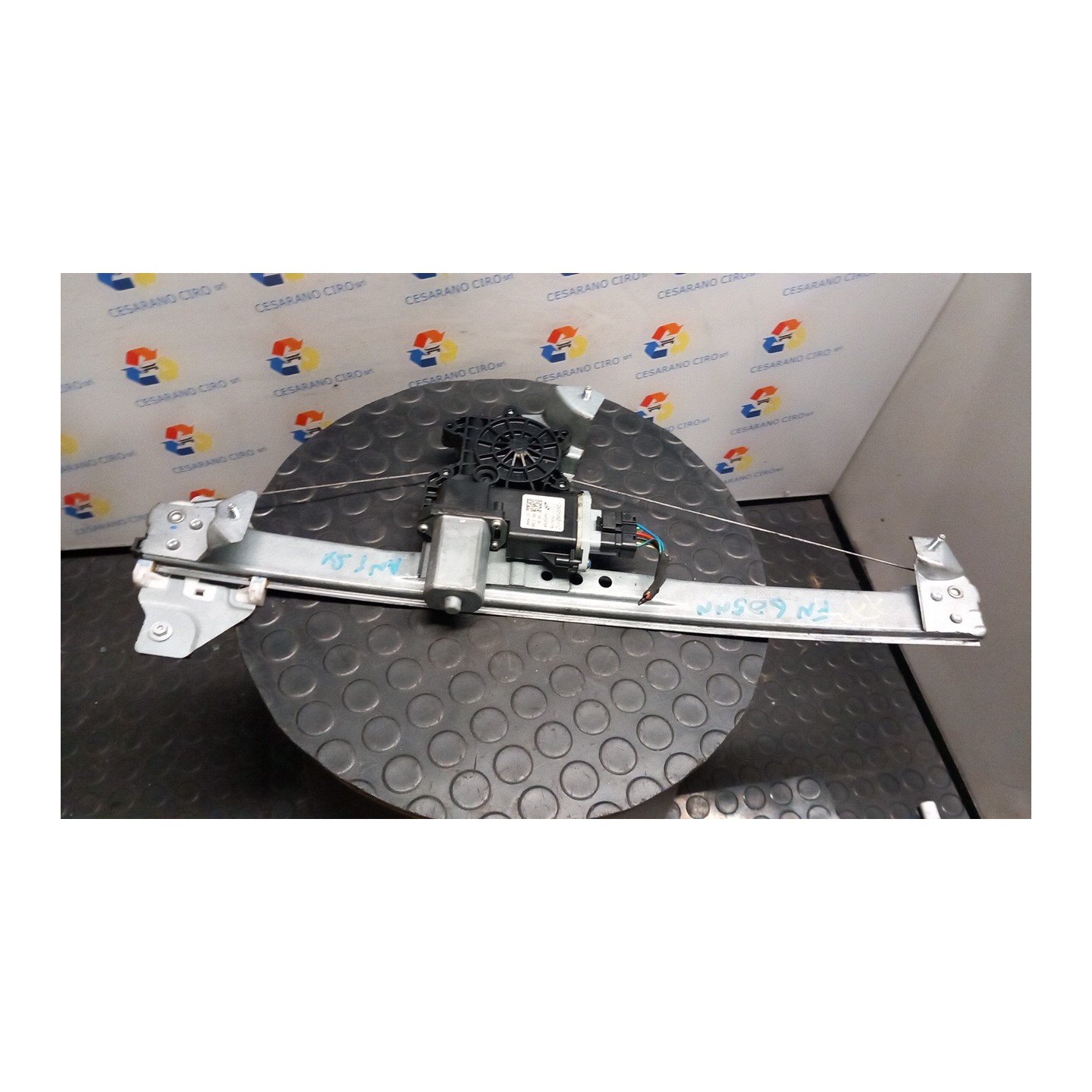 ALZACRISTALLO ELETTR. PORTA ANT. CON MOTORINO SX. 084 DACIA LODGY (05/12-) H4MD7 807213915R