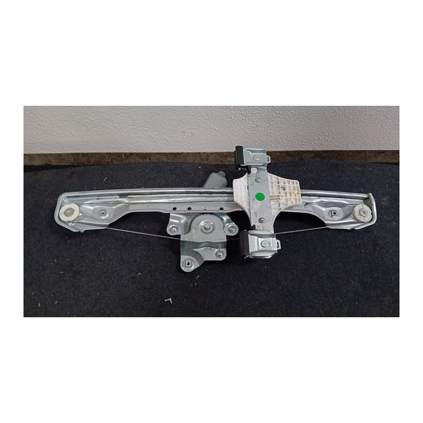 ALZACRISTALLO ELETTR. PORTA ANT. SX. 033 OPEL KARL (04/15-) B10XE 95137311