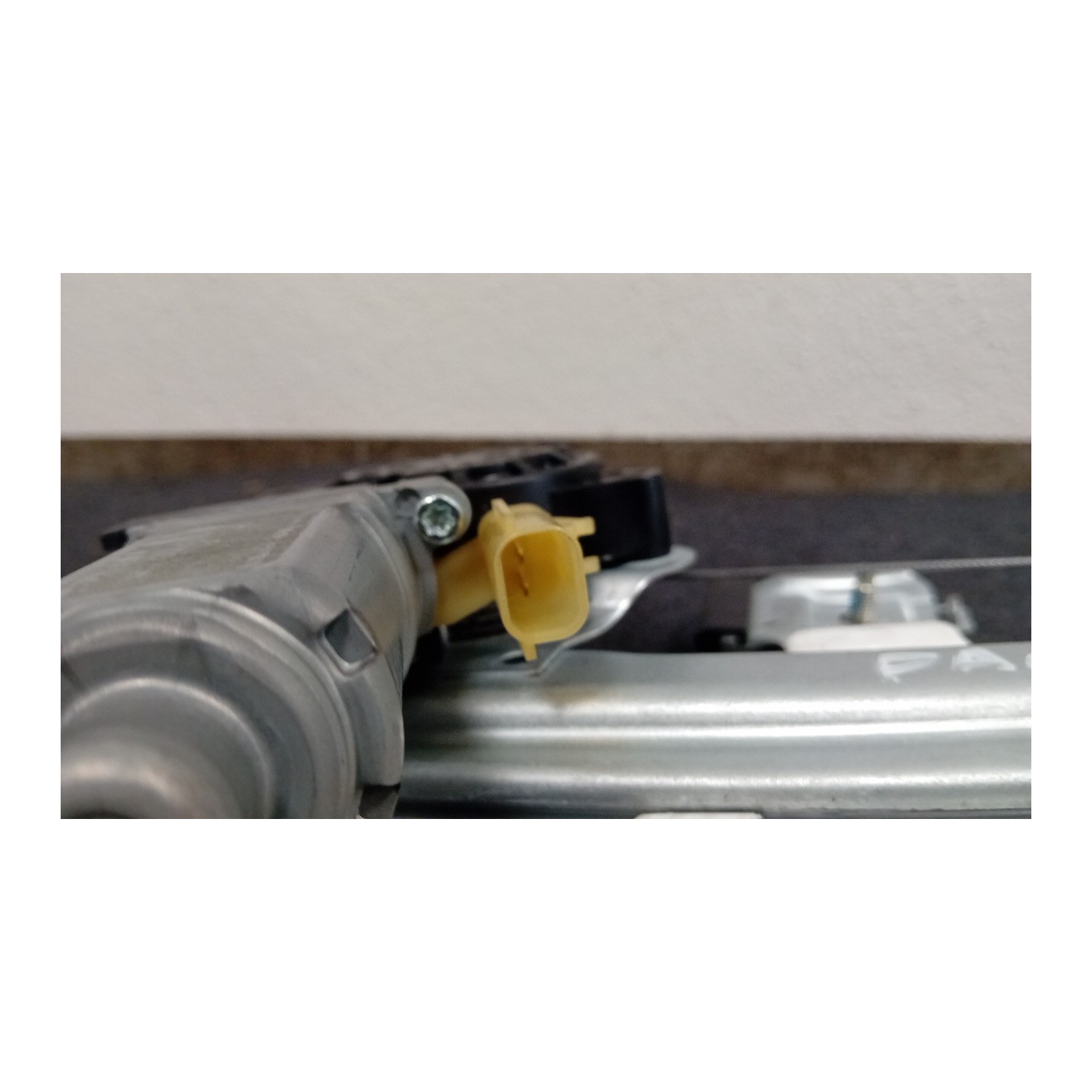 ALZACRISTALLO ELETTR. PORTA ANT. SX. 033 OPEL KARL (04/15-) B10XE 95137311