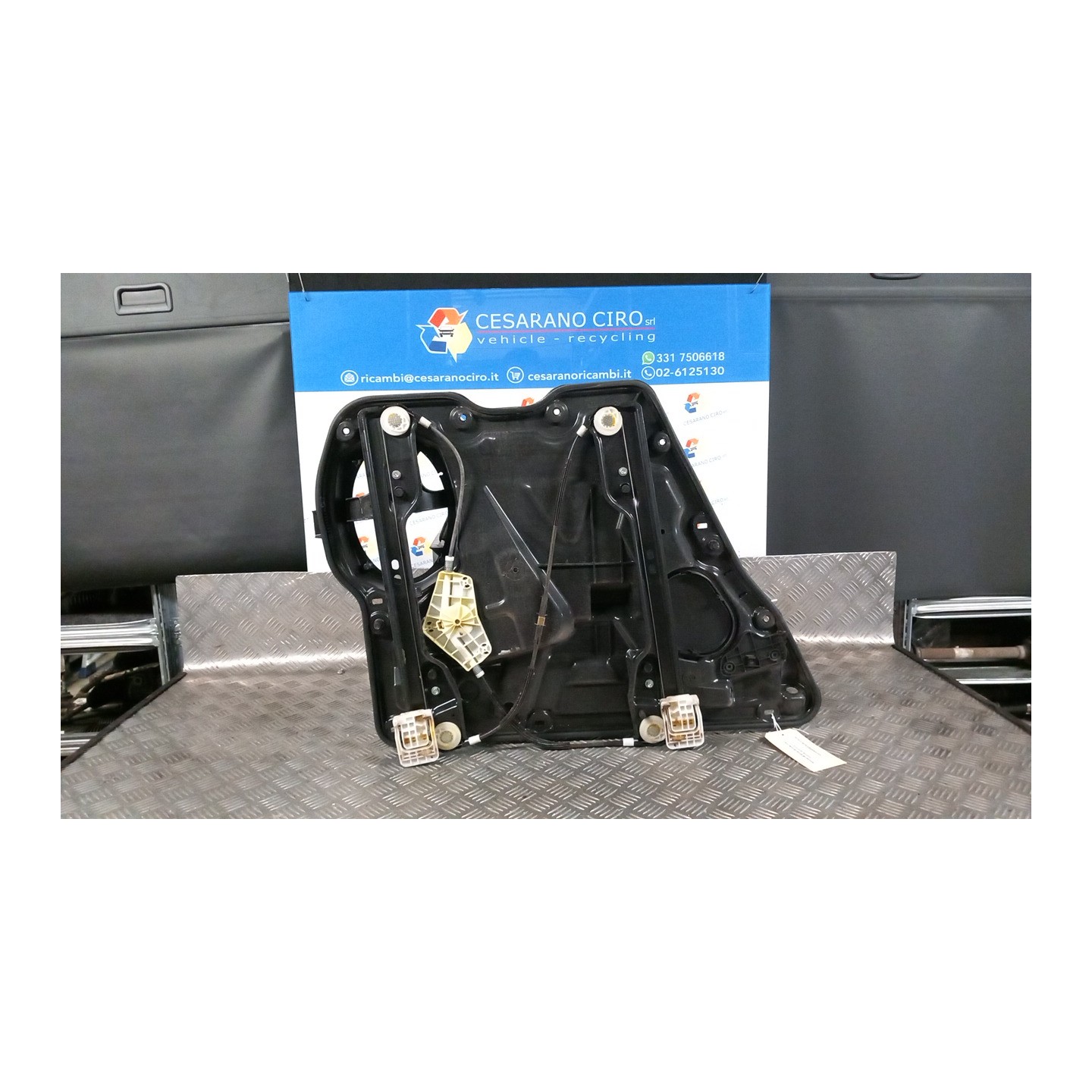 ALZACRISTALLO ELETTR. PORTA POST. DX. 114 FIAT FREEMONT (24) (04/11-) 939B5000 K68043738AA