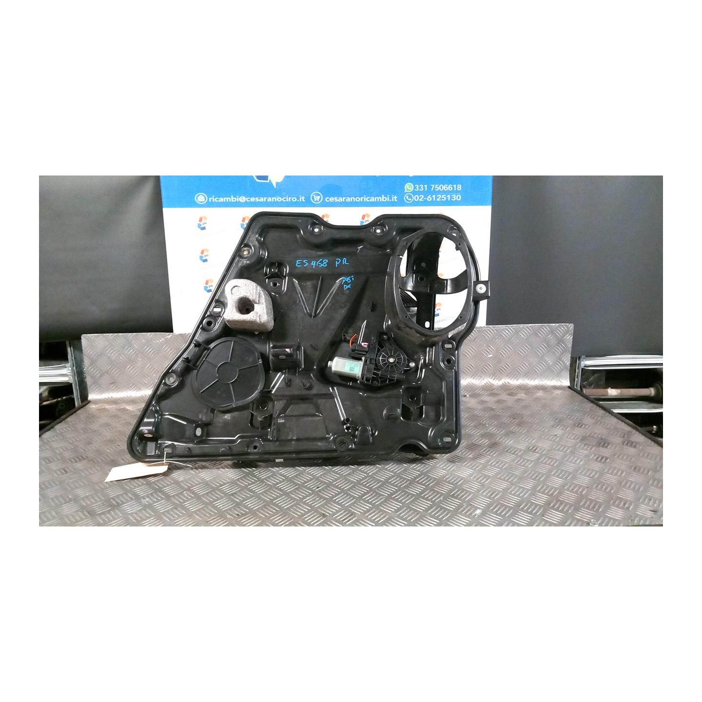 ALZACRISTALLO ELETTR. PORTA POST. DX. 114 FIAT FREEMONT (24) (04/11-) 939B5000 K68043738AA