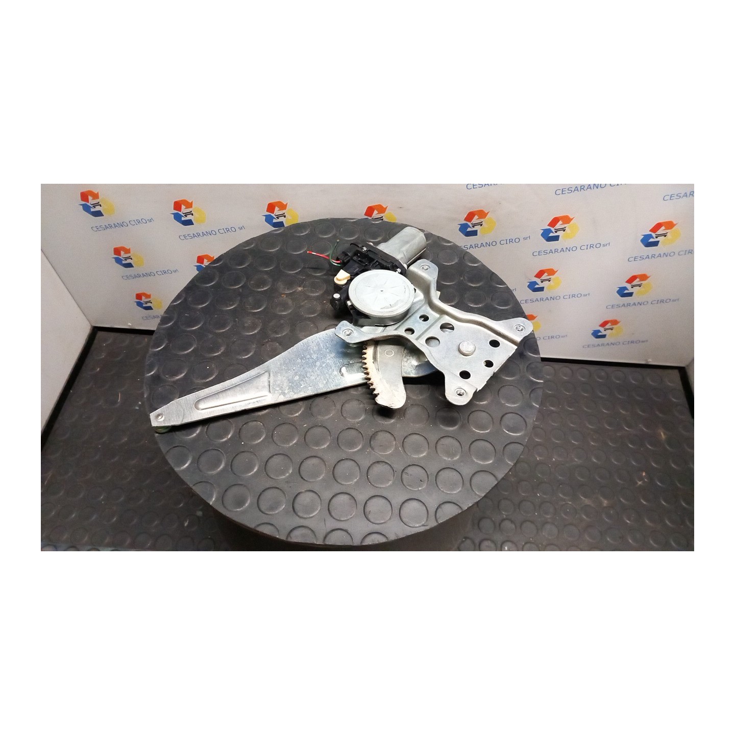 ALZACRISTALLO ELETTR. PORTA POST. GL,GLX DX. 064 SUZUKI SX4 (03/06-03/15) M16A 8351079J11000