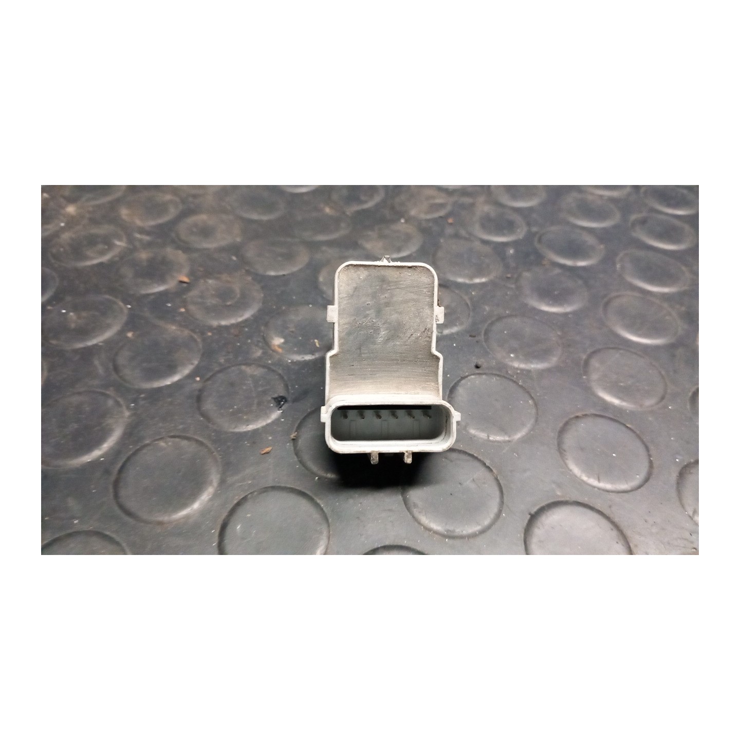 SENSORE PARCHEGGIO POST. 001 HYUNDAI IX35 (02/10-) D4FD 957202S101