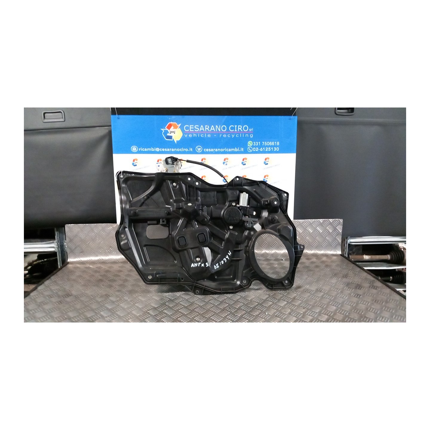 ALZACRISTALLO ELETTR. PORTA ANT. SX. 014 MAZDA MAZDA 3 (03/09-) Z6 BBM459590C