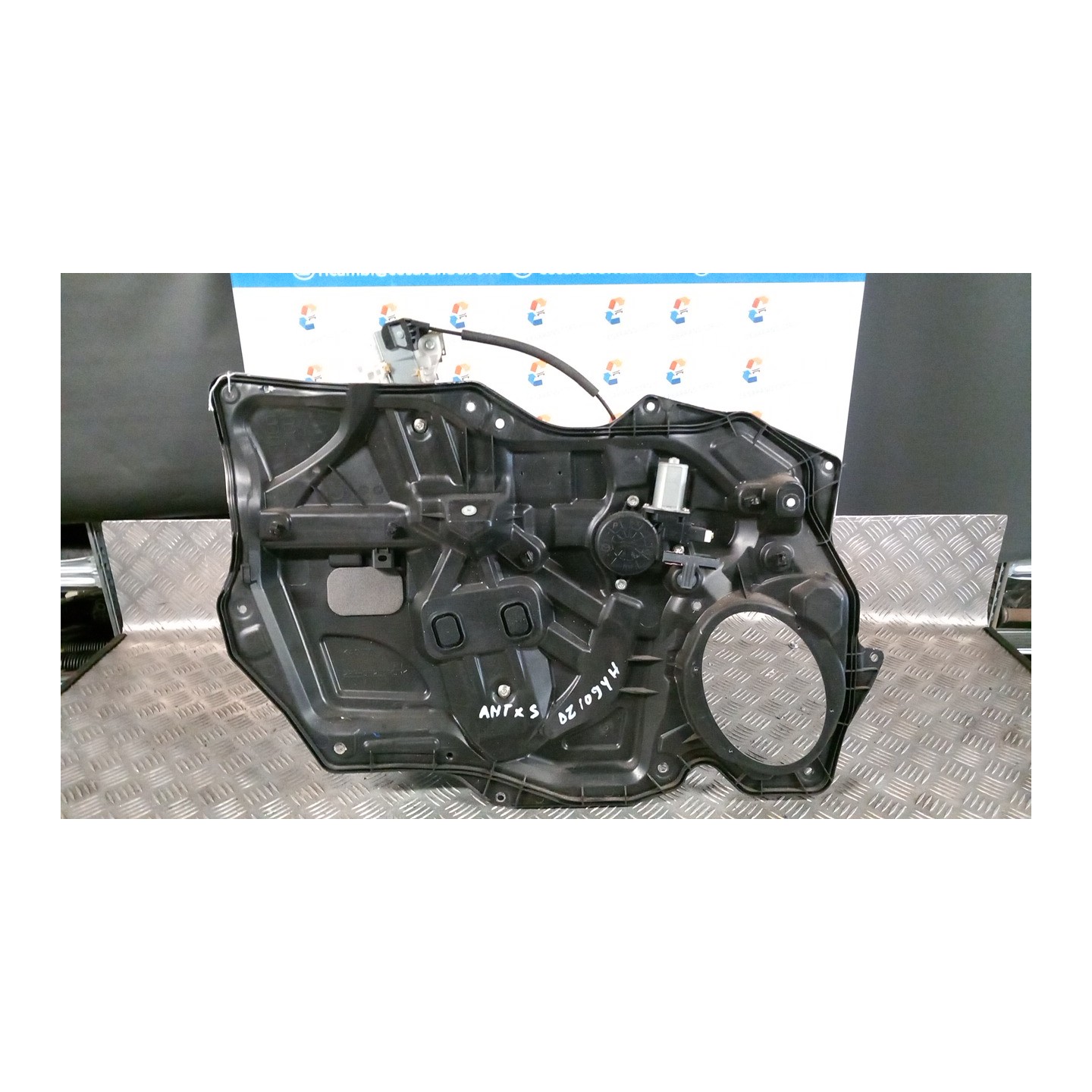 ALZACRISTALLO ELETTR. PORTA ANT. SX. 014 MAZDA MAZDA 3 (03/09-) Z6 BBM459590C