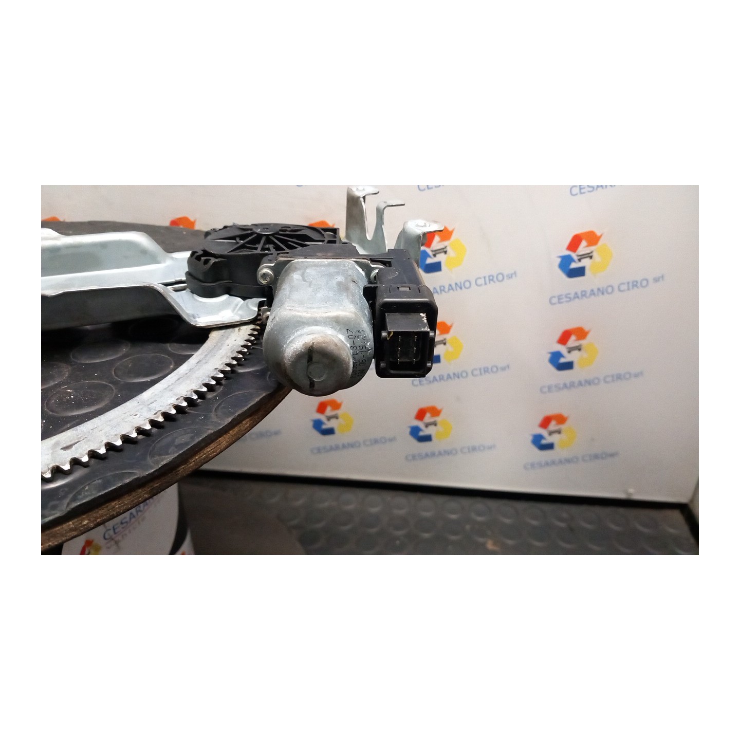 ALZACRISTALLO ELETTR. PORTA ANT. SX. 043 OPEL MERIVA (X03) (03/03-12/10) Z14XEP 93186830