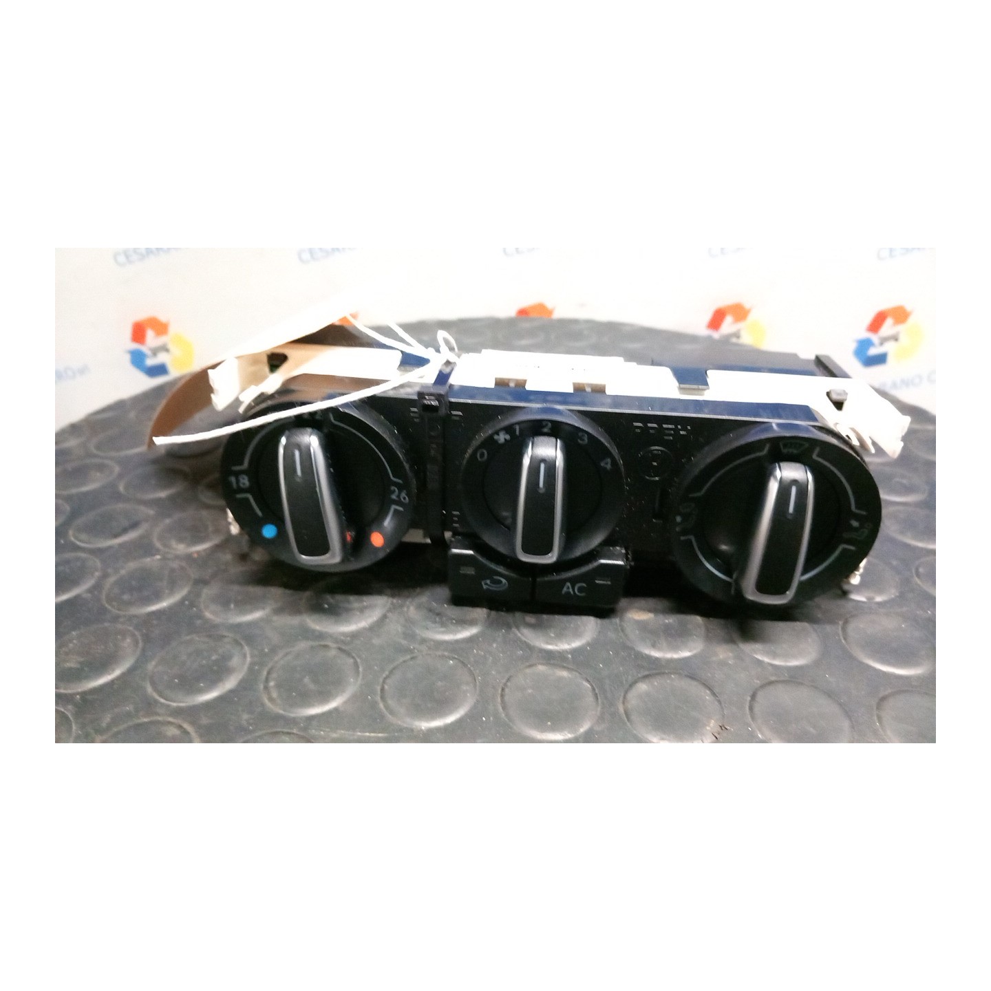 BLOCCO COMANDO CLIMATIZZAZIONE CLIMATIC, SEMIAUTOMATICO 055 VOLKSWAGEN POLO (6R) (05/09-10/14) CGP 6R0820045Q