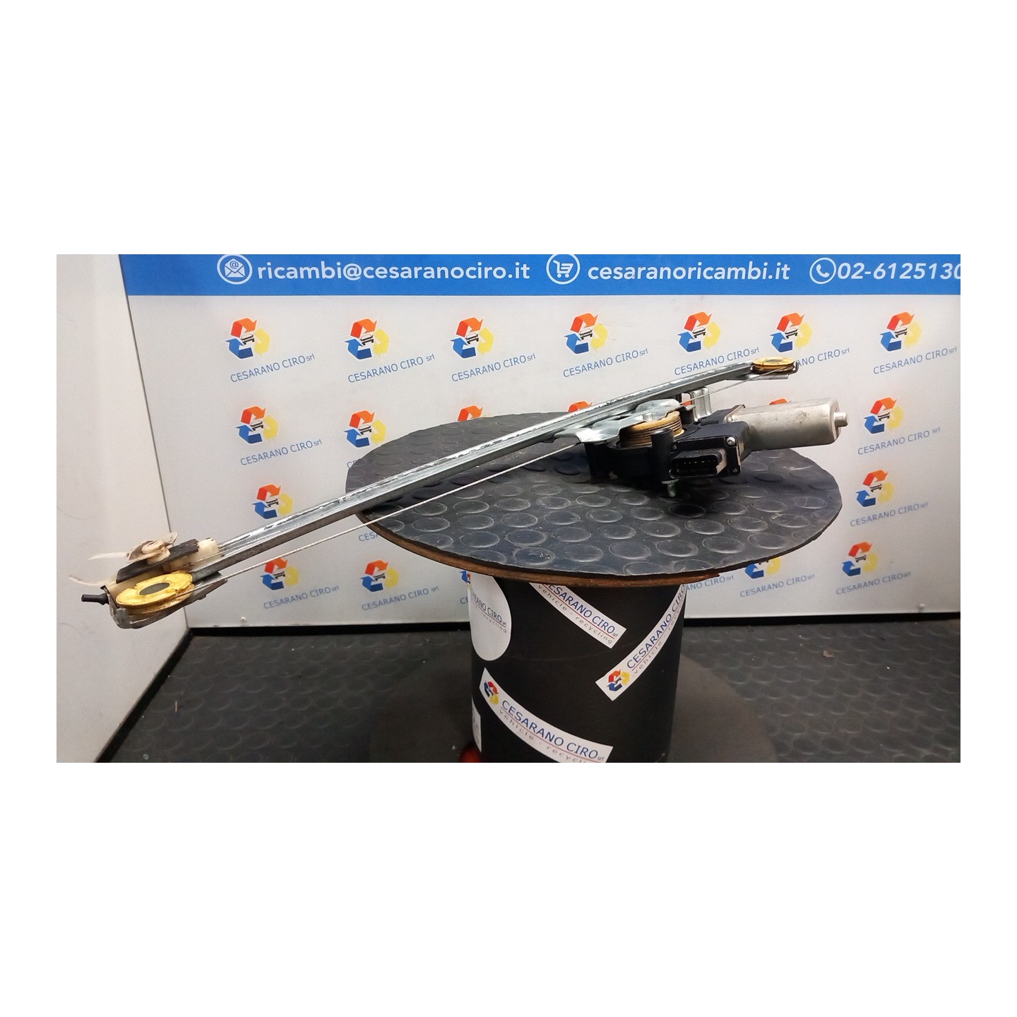 ALZACRISTALLO ELETTR. PORTA ANT. COMPL. DX. 146 IVECO DAILY CABINATO (04/06-12/09) F1CE0441A 42574135