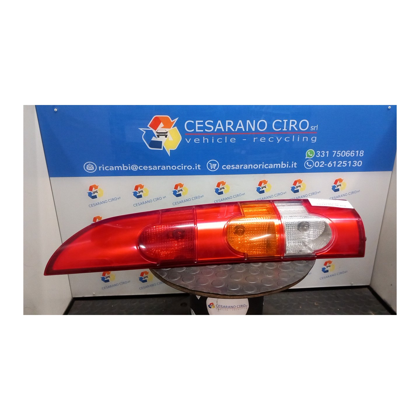 FANALE POST. P/PORTELLO POST. DX. 020 RENAULT KANGOO (04/03-03/09) D4FF7 8200150621