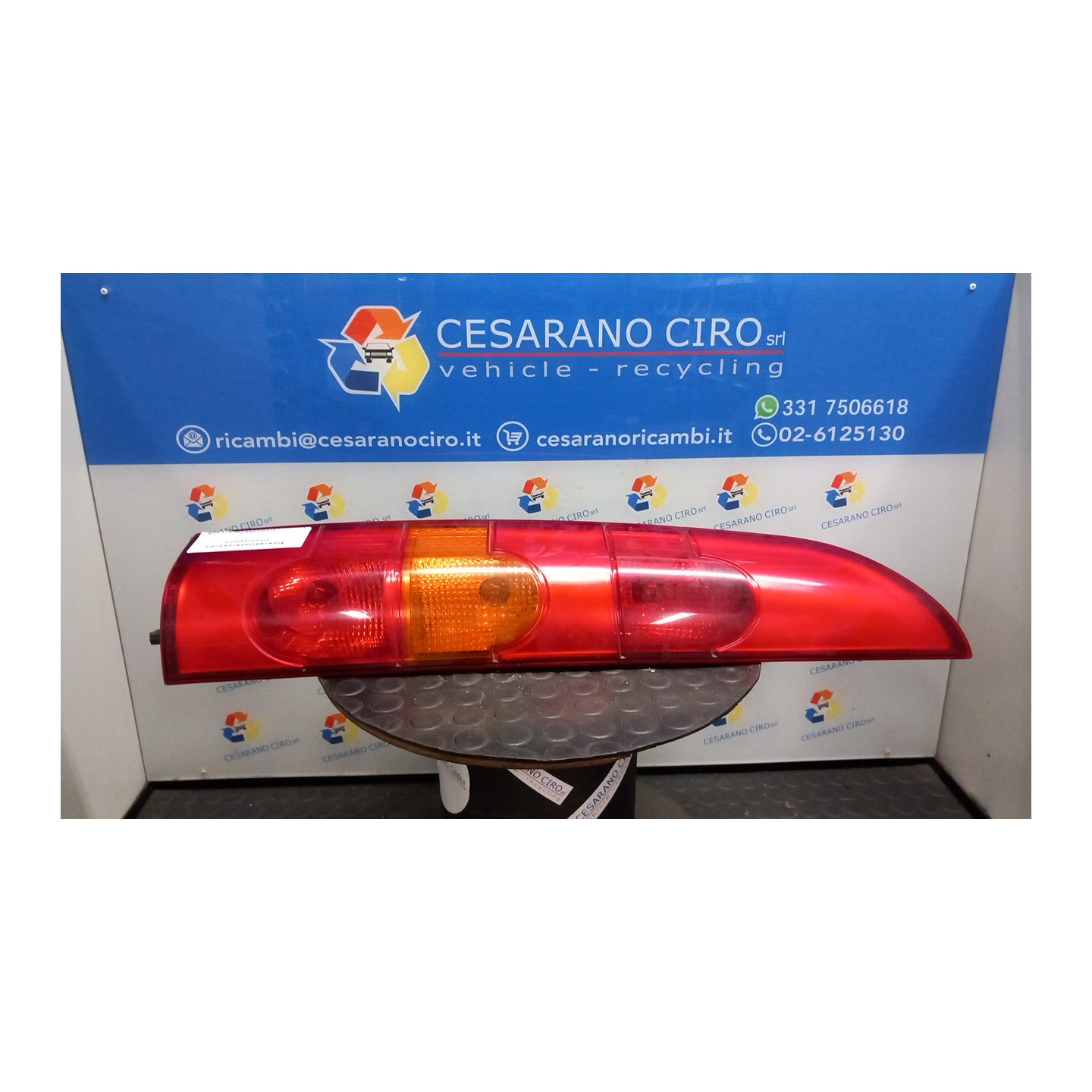 FANALE POST. P/PORTELLO POST. SX. 021 RENAULT KANGOO (04/03-03/09) D4FF7 8200150619