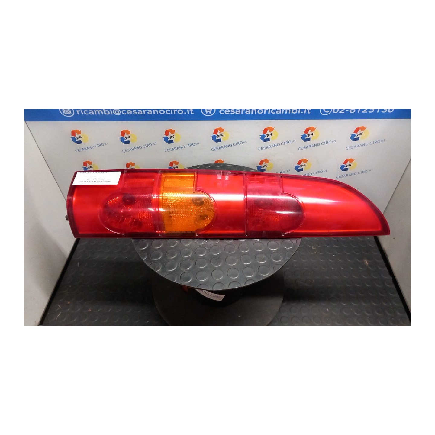 FANALE POST. P/PORTELLO POST. SX. 021 RENAULT KANGOO (04/03-03/09) D4FF7 8200150619