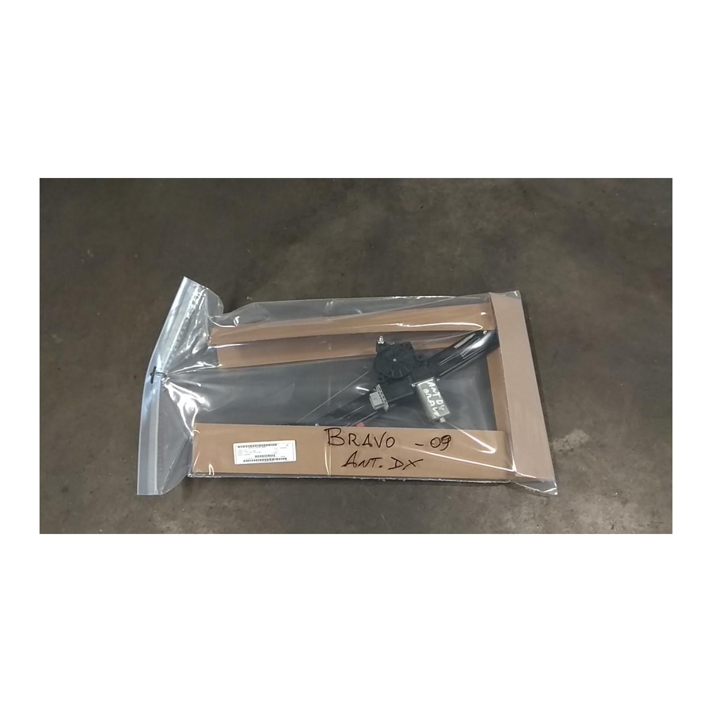 ALZACRISTALLO ELETTR. PORTA ANT. C/MOTORINO DX. 024 FIAT BRAVO (3Y) (12/09-) 192B2000 51836459