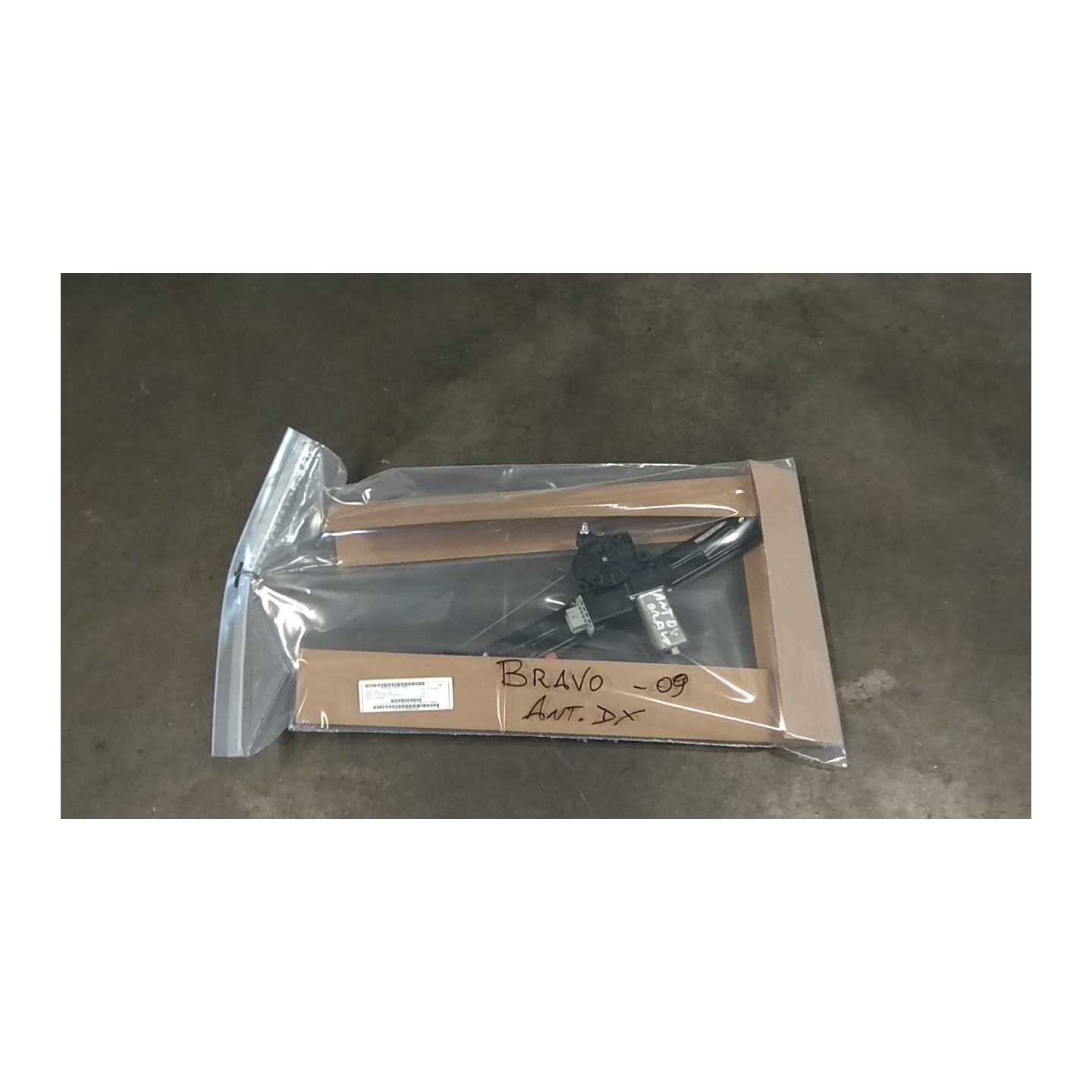 ALZACRISTALLO ELETTR. PORTA ANT. C/MOTORINO DX. 024 FIAT BRAVO (3Y) (12/09-) 192B2000 51836459