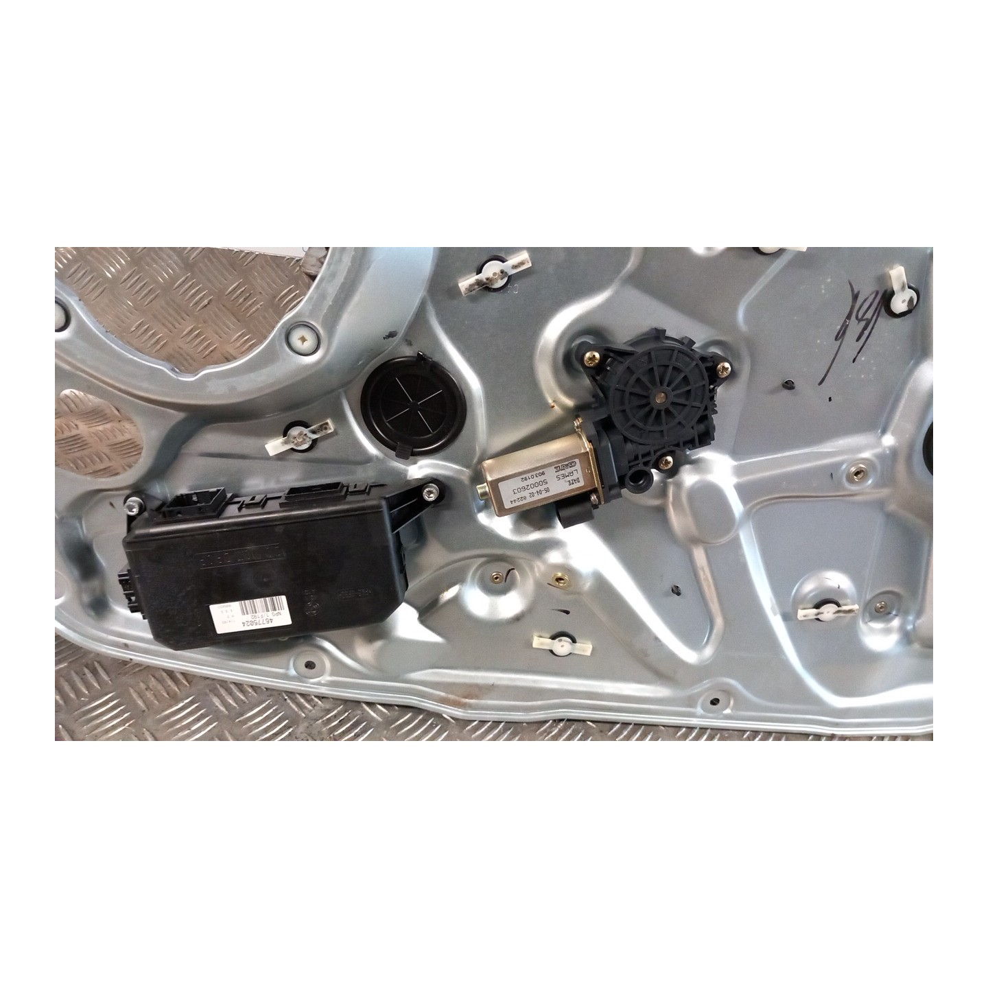 ALZACRISTALLO ELETTR. PORTA ANT. SX. 017 FIAT STILO (2C) (09/01-11/03) 182B6000 46831655