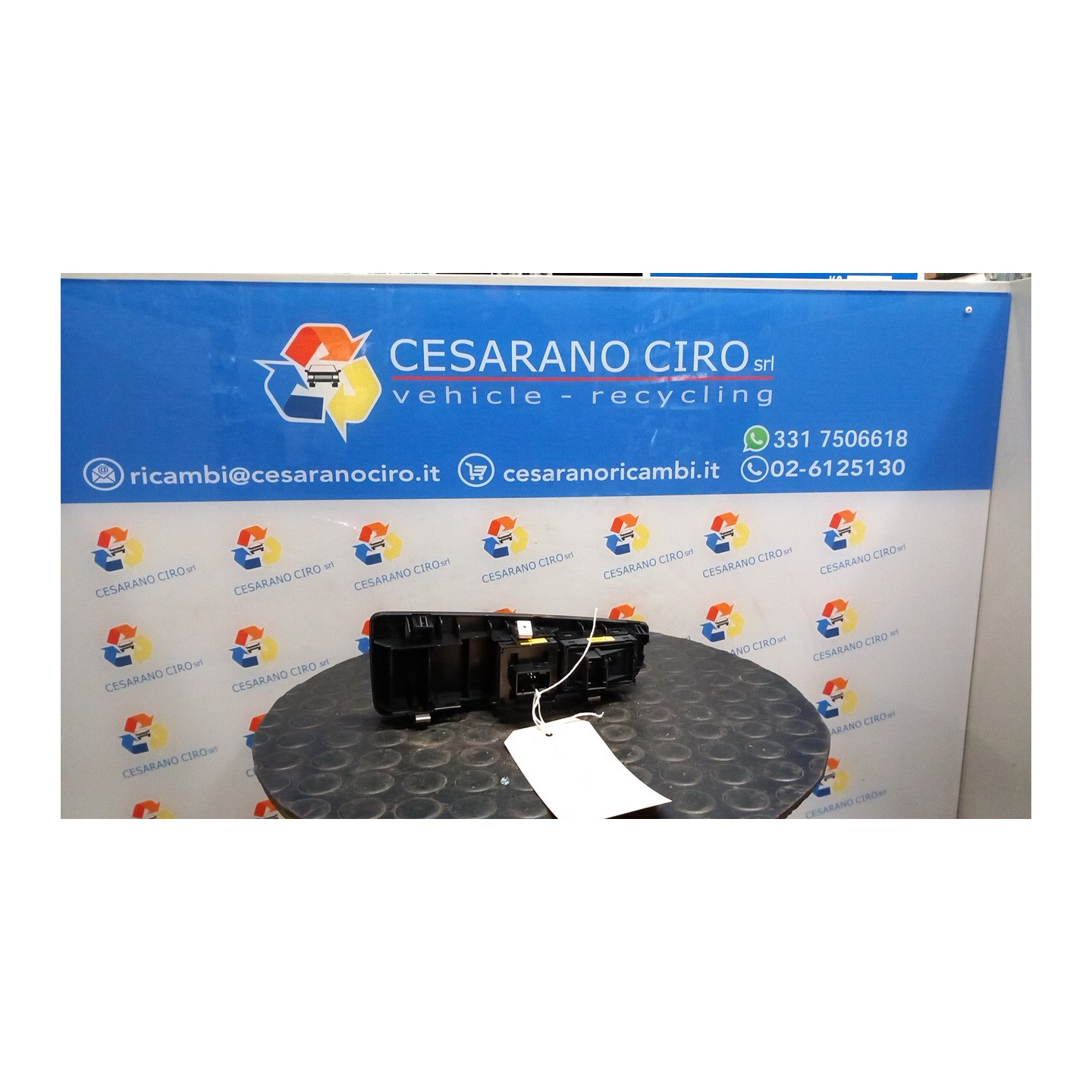 BLOCCO COMANDI ALZACRISTALLI E RETROVISORI EST. 142 FIAT BRAVO (3L) (01/07-03/10) 198A4000 735441807
