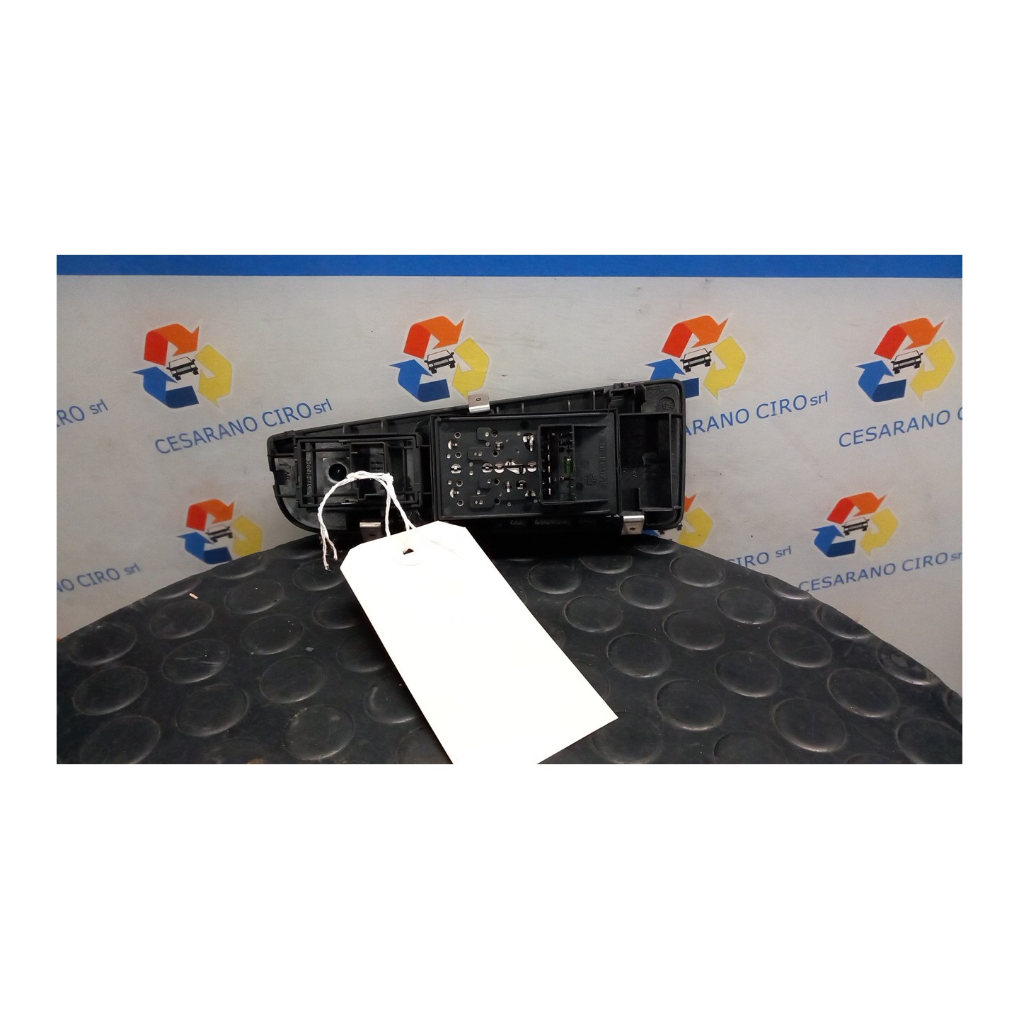 BLOCCO COMANDI ALZACRISTALLI E RETROVISORI EST. SX. 042 FIAT GRANDE PUNTO (2Y) (06/05-12/08 199A4000 735411026