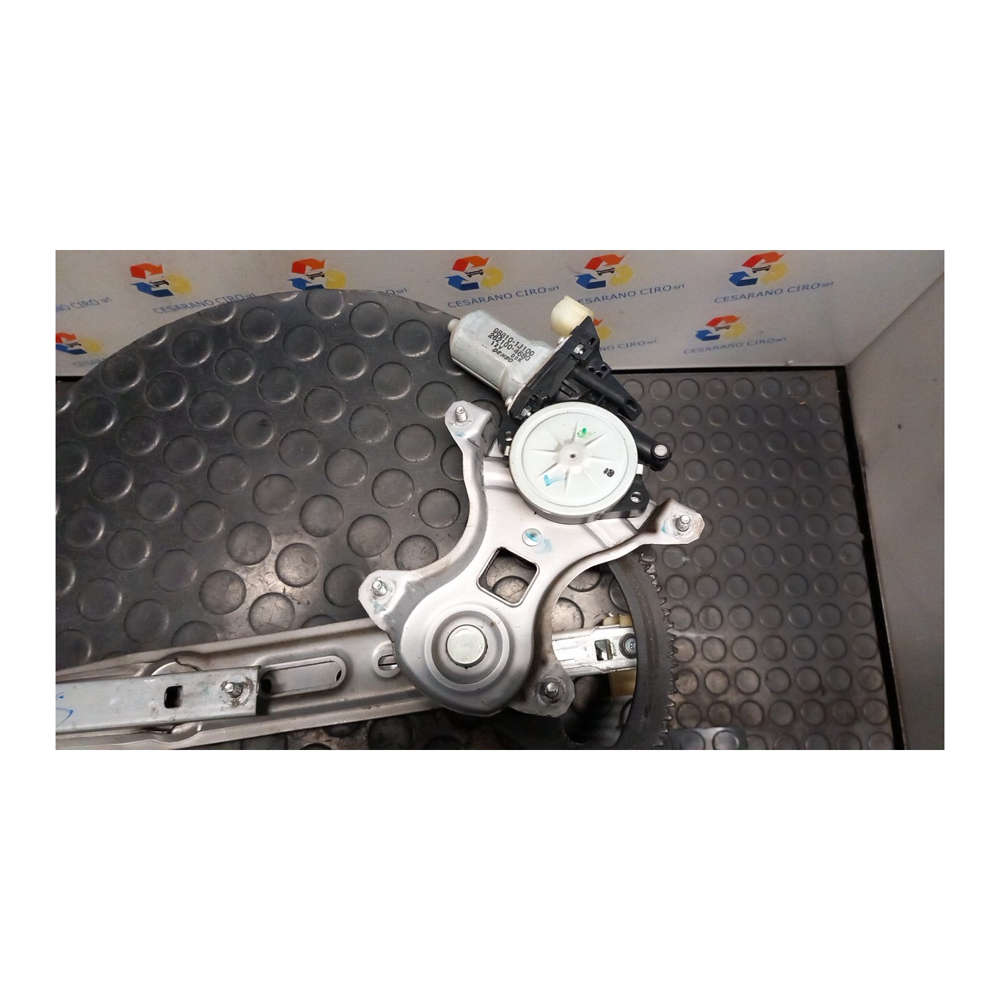 ALZACRISTALLO ELETTR. PORTA ANT. SX. 010 HYUNDAI I20 (01/09-) G4LA 824031J010