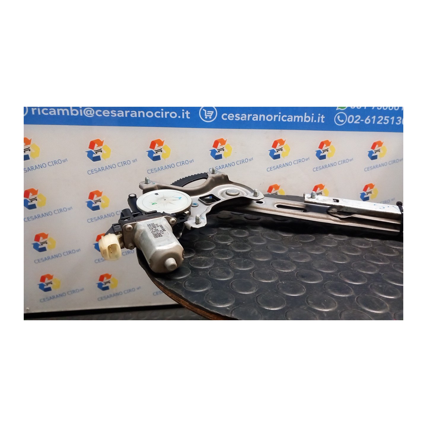 ALZACRISTALLO ELETTR. PORTA ANT. SX. 010 HYUNDAI I20 (01/09-) G4LA 824031J010