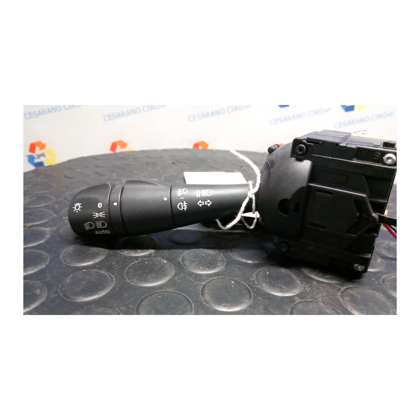 BLOCCO COMANDO VOLANTE LUCI C/FENDINEBBIA 045 RENAULT CAPTUR (04/13-09/17) H4BA4 8201167981