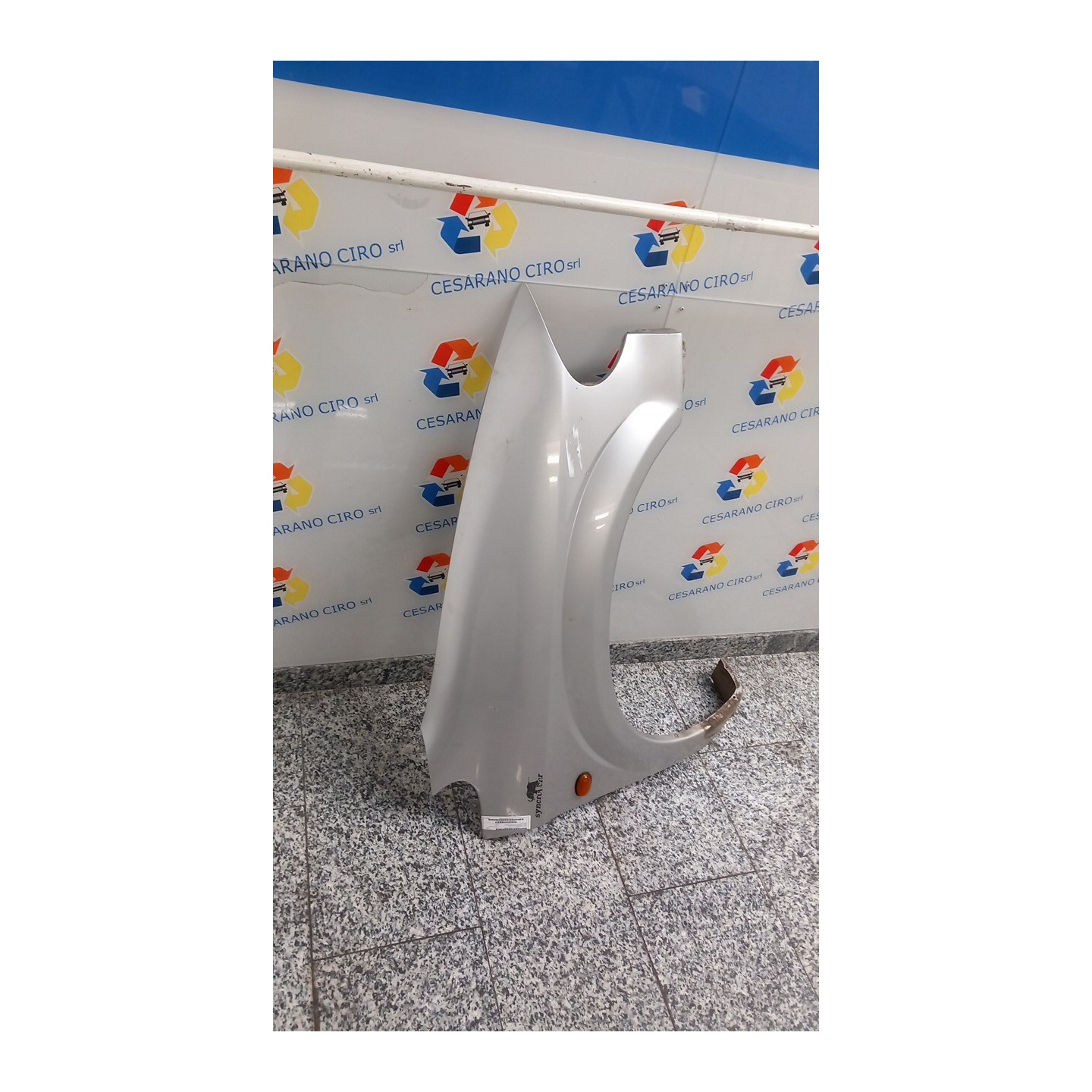 PARAFANGO ANT. DX. 106 CHRYSLER VOYAGER/GRAND VOYAGER (04/01-0 25L K05018444AA