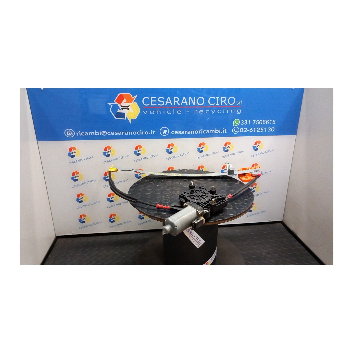 ALZACRISTALLO PORTA ANT. SX. 049 FORD FIESTA (DX) (09/99-02/02) DHF 1074293
