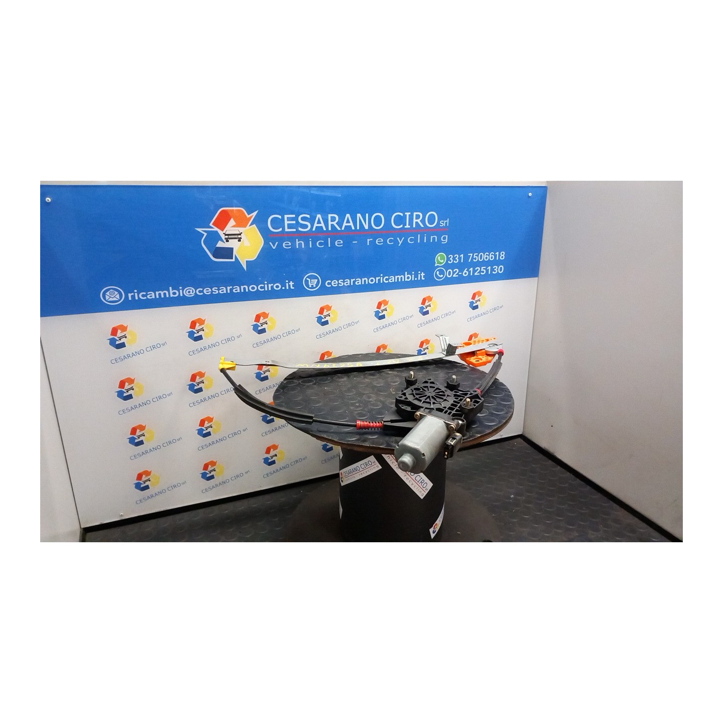 ALZACRISTALLO PORTA ANT. SX. 049 FORD FIESTA (DX) (09/99-02/02) DHF 1074293