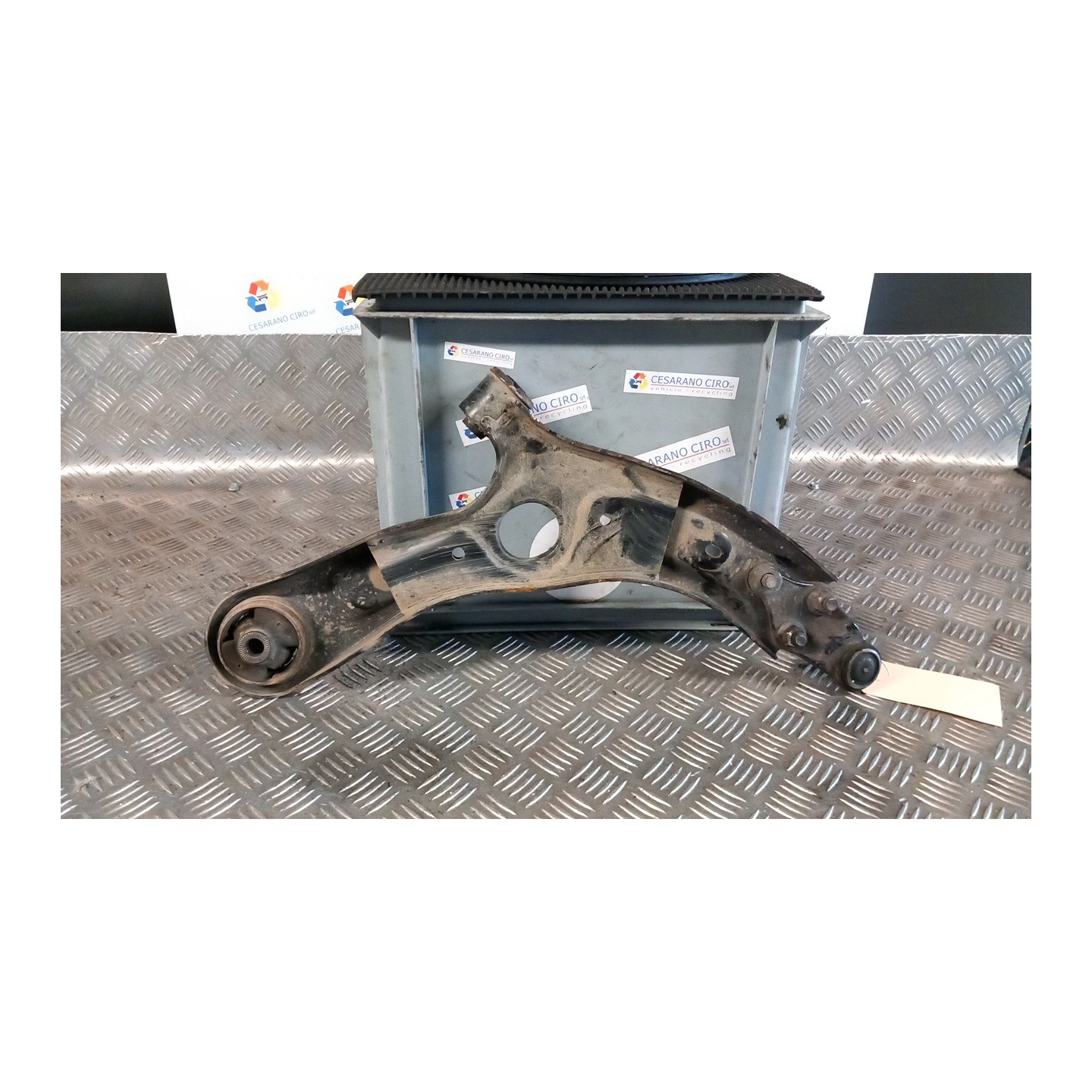 BRACCIO OSCILLANTE SOSP. ANT. SX. 100 KIA CARENS 3A SERIE (04/13-01/17) D4FD 54500A4000