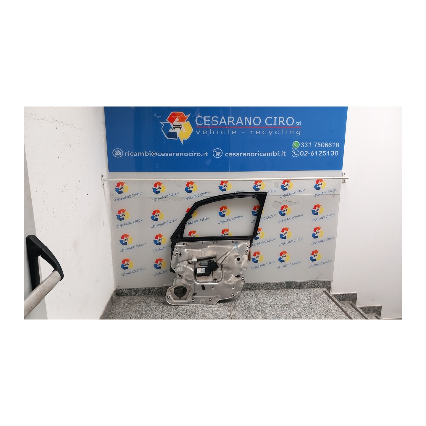 ALZACRISTALLO ELETTR. PORTA ANT. DX. 030 AUDI A2 (8Z) (06/00-02/06) AMF 8Z0837462B
