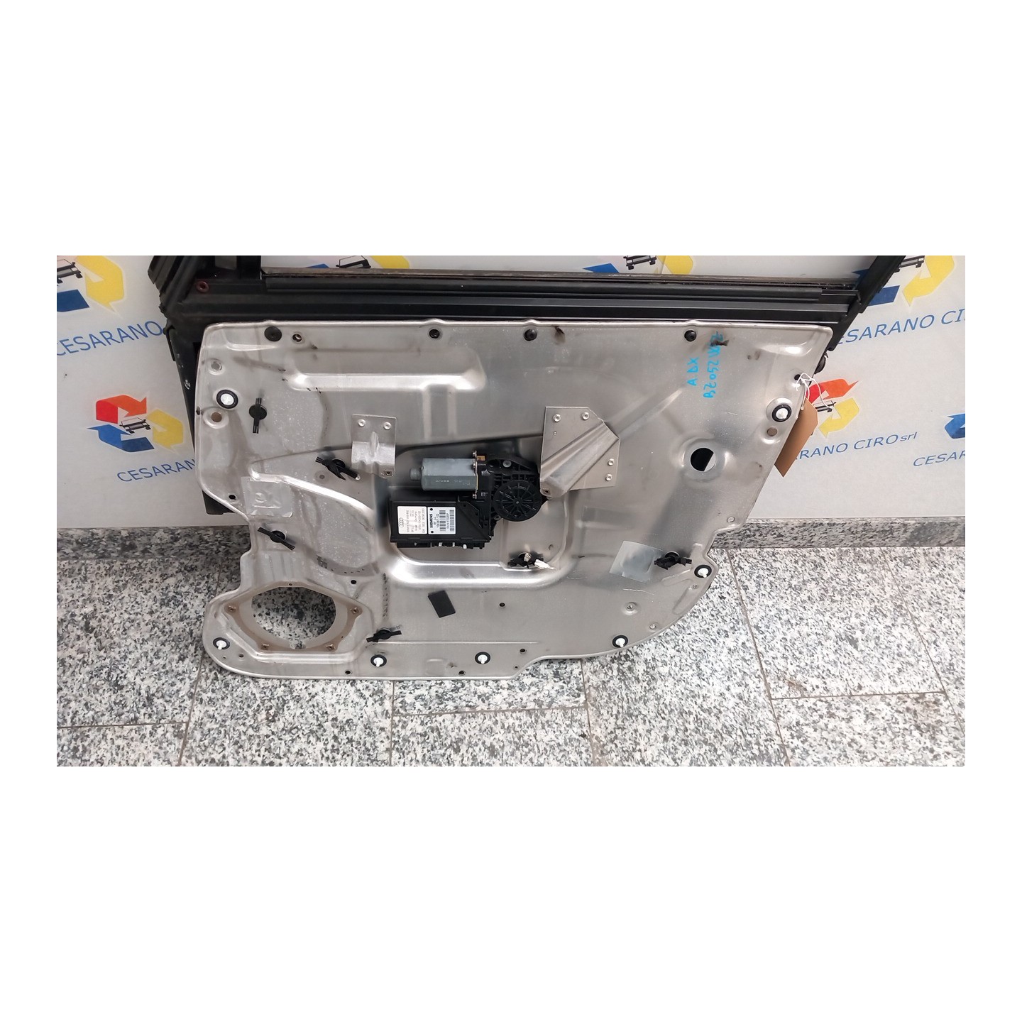 ALZACRISTALLO ELETTR. PORTA ANT. DX. 030 AUDI A2 (8Z) (06/00-02/06) AMF 8Z0837462B