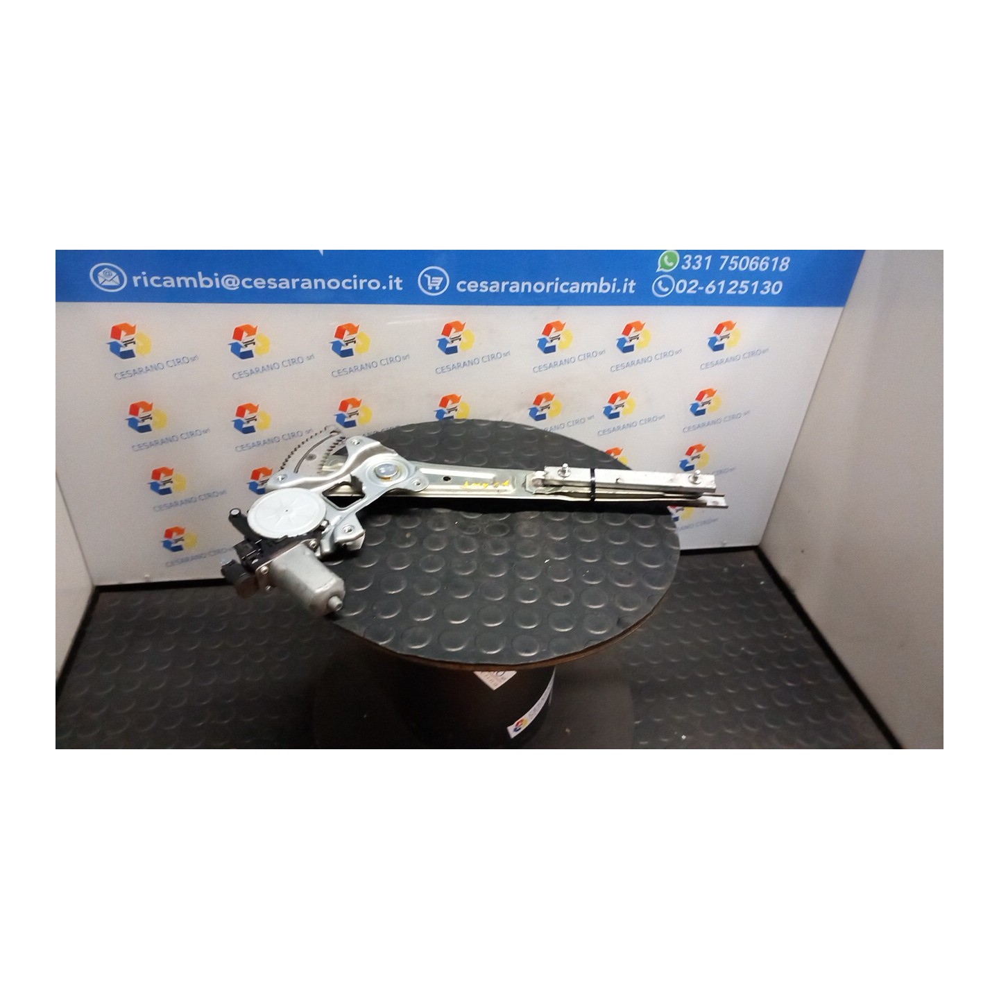 ALZACRISTALLO ELETTR. PORTA ANT. SX. 059 DAIHATSU SIRION 2A SERIE (01/05-) 1KR 69802B1010