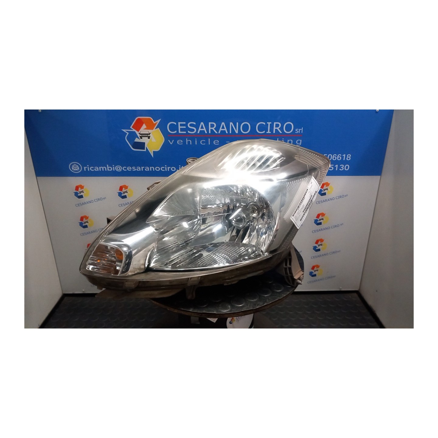 PROIETTORE SX. 098 DAIHATSU SIRION 2A SERIE (01/05-) 1KR 8117097421